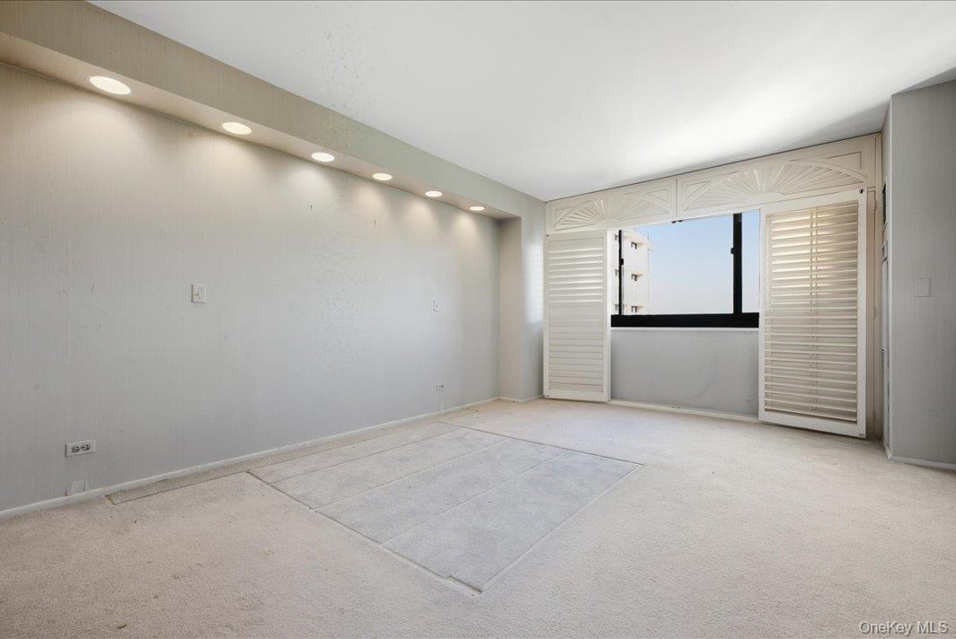 #18 photo, 27110 Grand Central Parkway, クイーンズ区 Floral Park , NY 11005