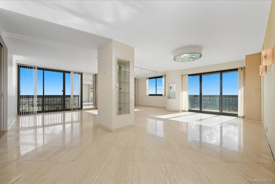 #2 photo, 27110 Grand Central Parkway, クイーンズ区 Floral Park , NY 11005