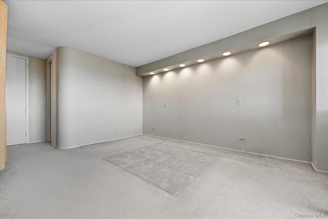 #20 photo, 27110 Grand Central Parkway, クイーンズ区 Floral Park , NY 11005