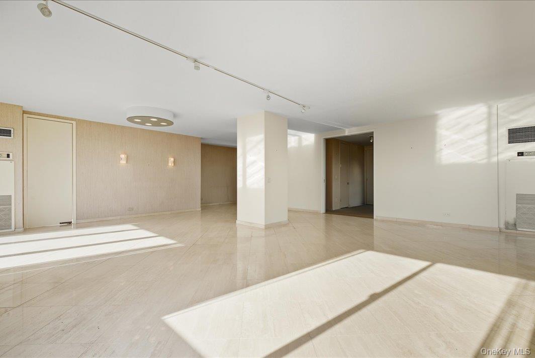 #4 photo, 27110 Grand Central Parkway, クイーンズ区 Floral Park , NY 11005