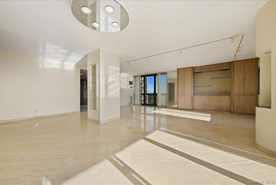 #5 photo, 27110 Grand Central Parkway, クイーンズ区 Floral Park , NY 11005