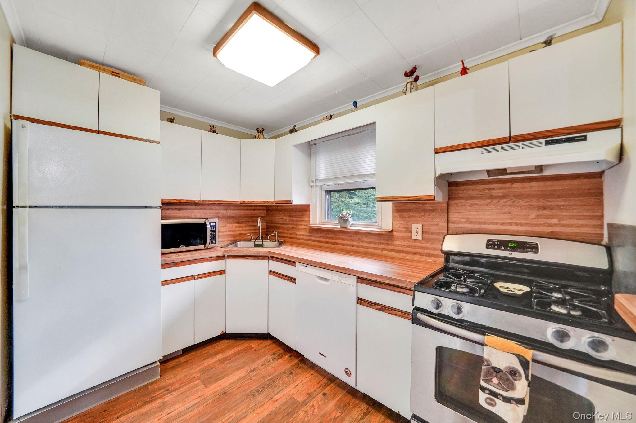 #14 photo, 22 Highview Drive, Selden , NY 11784