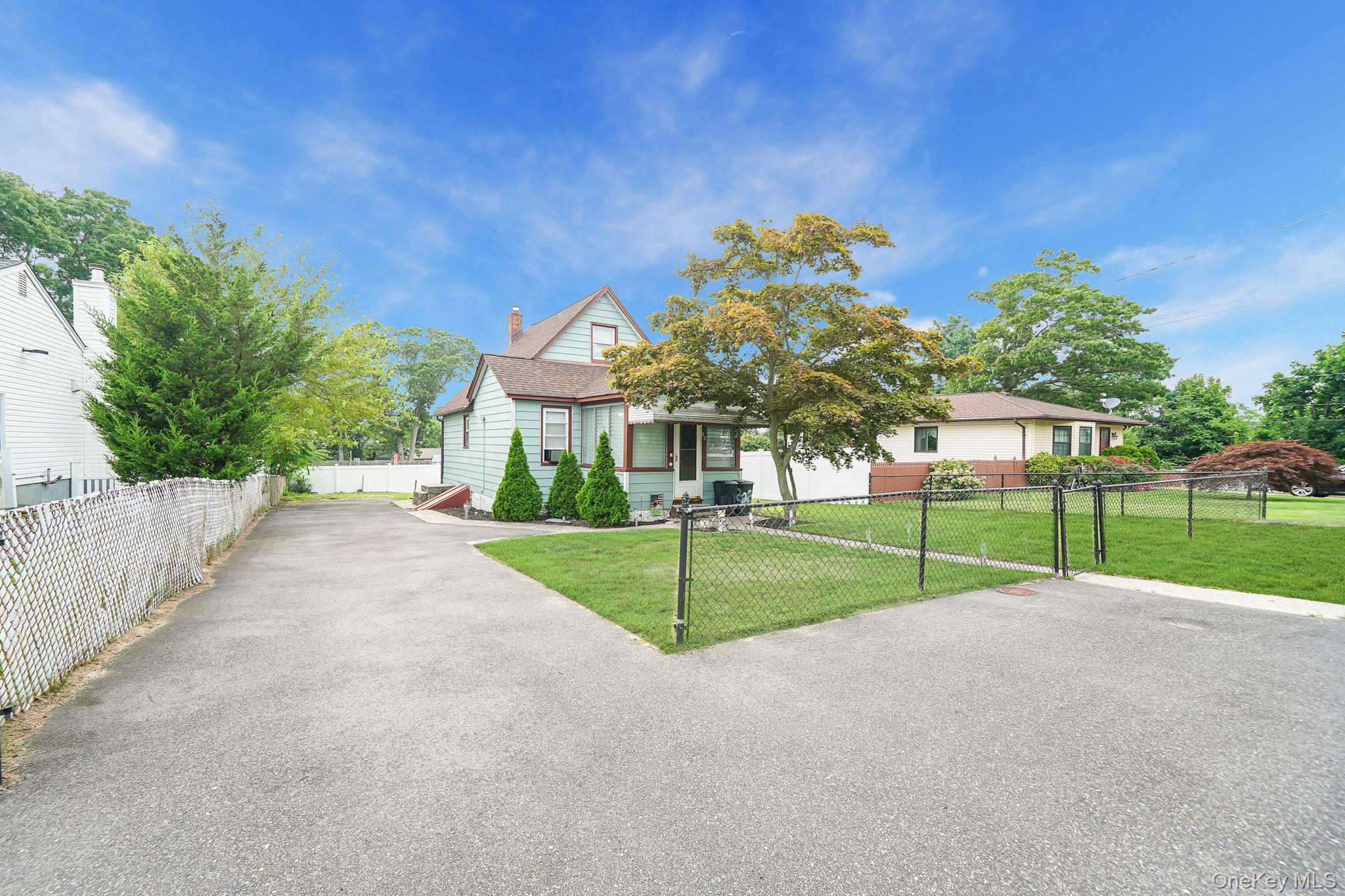 #2 photo, 22 Highview Drive, Selden , NY 11784