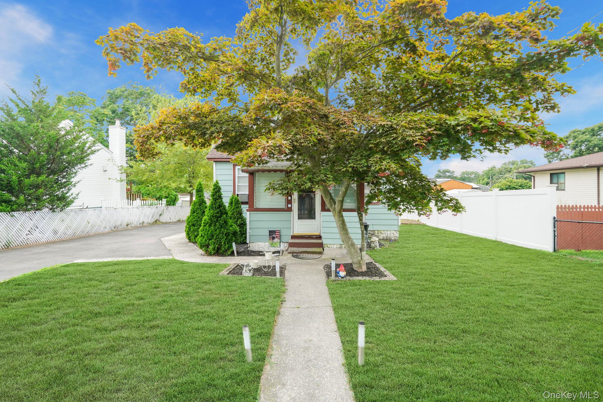 #3 photo, 22 Highview Drive, Selden , NY 11784