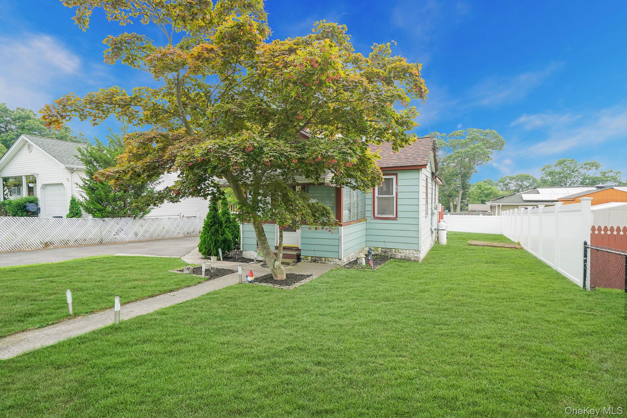 #4 photo, 22 Highview Drive, Selden , NY 11784