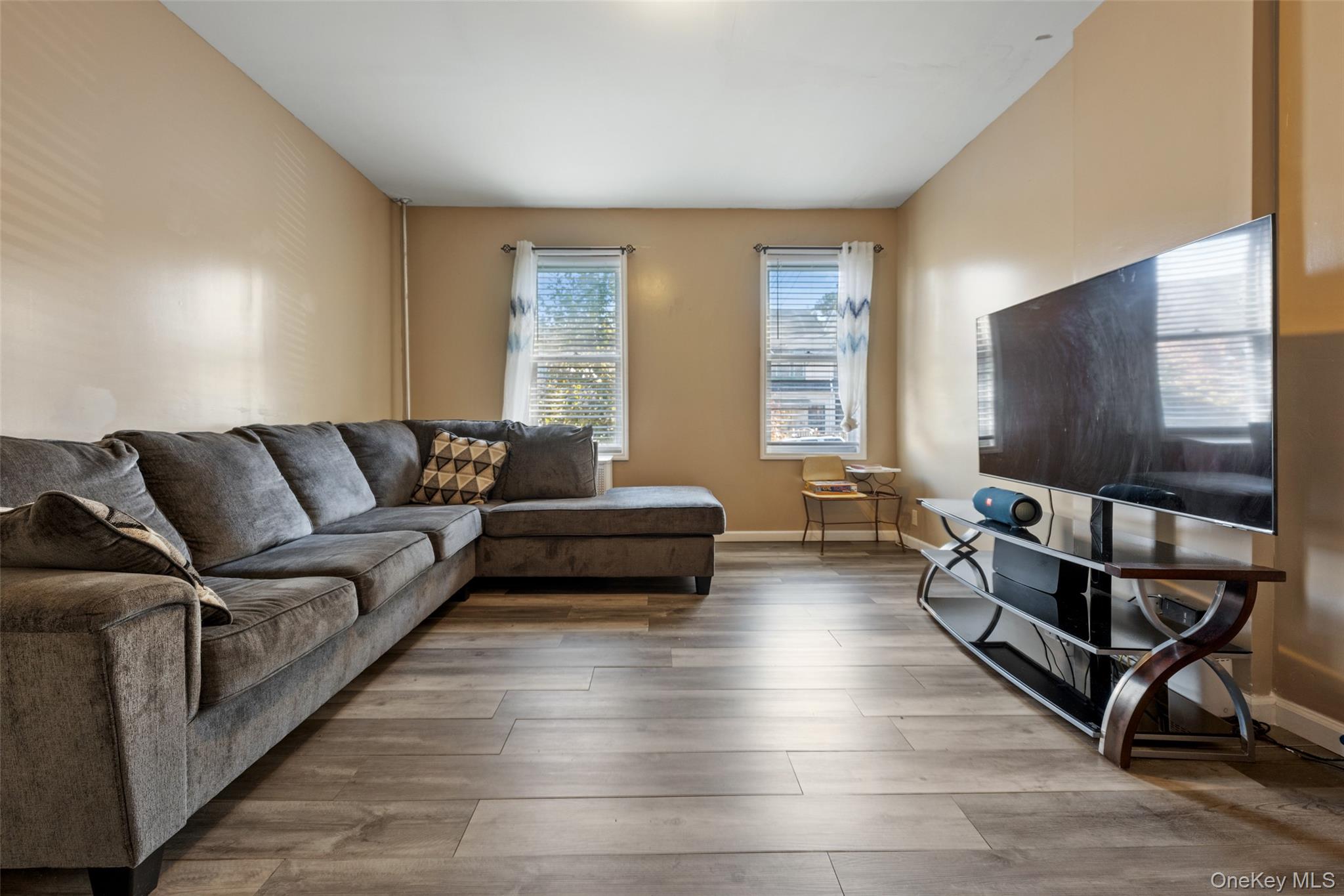 #4 photo, 3957 Paulding Avenue, Bronx , NY 10466