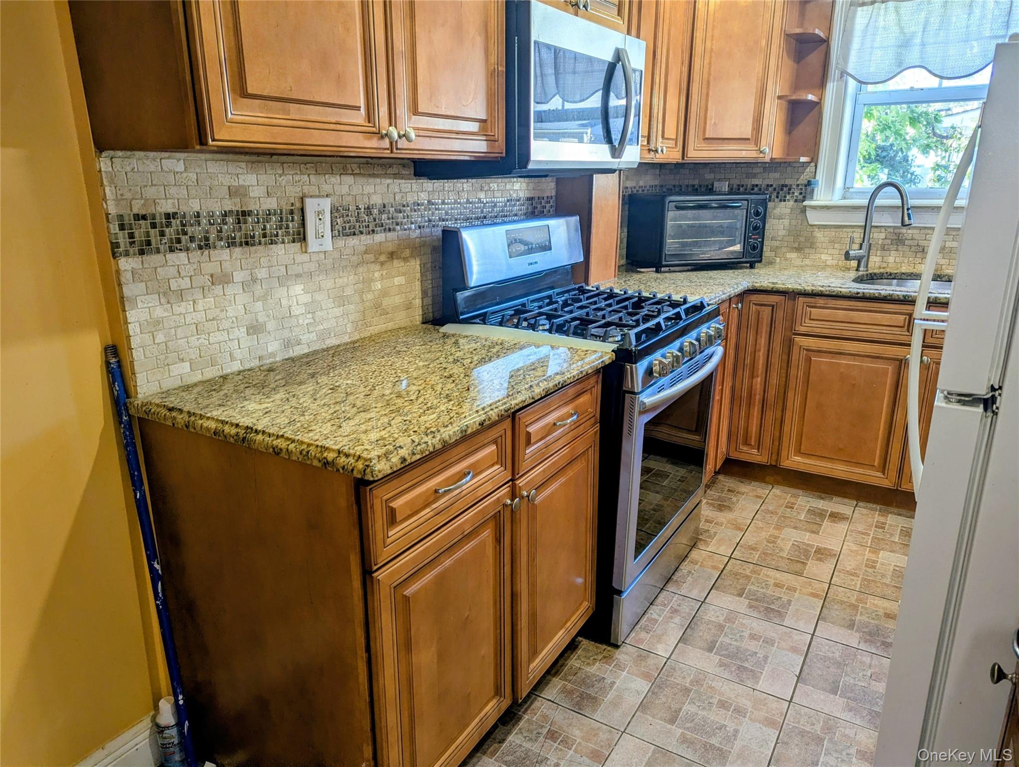 #12 photo, 115-100 Springfield Boulevard, Cambria Heights , NY 11411