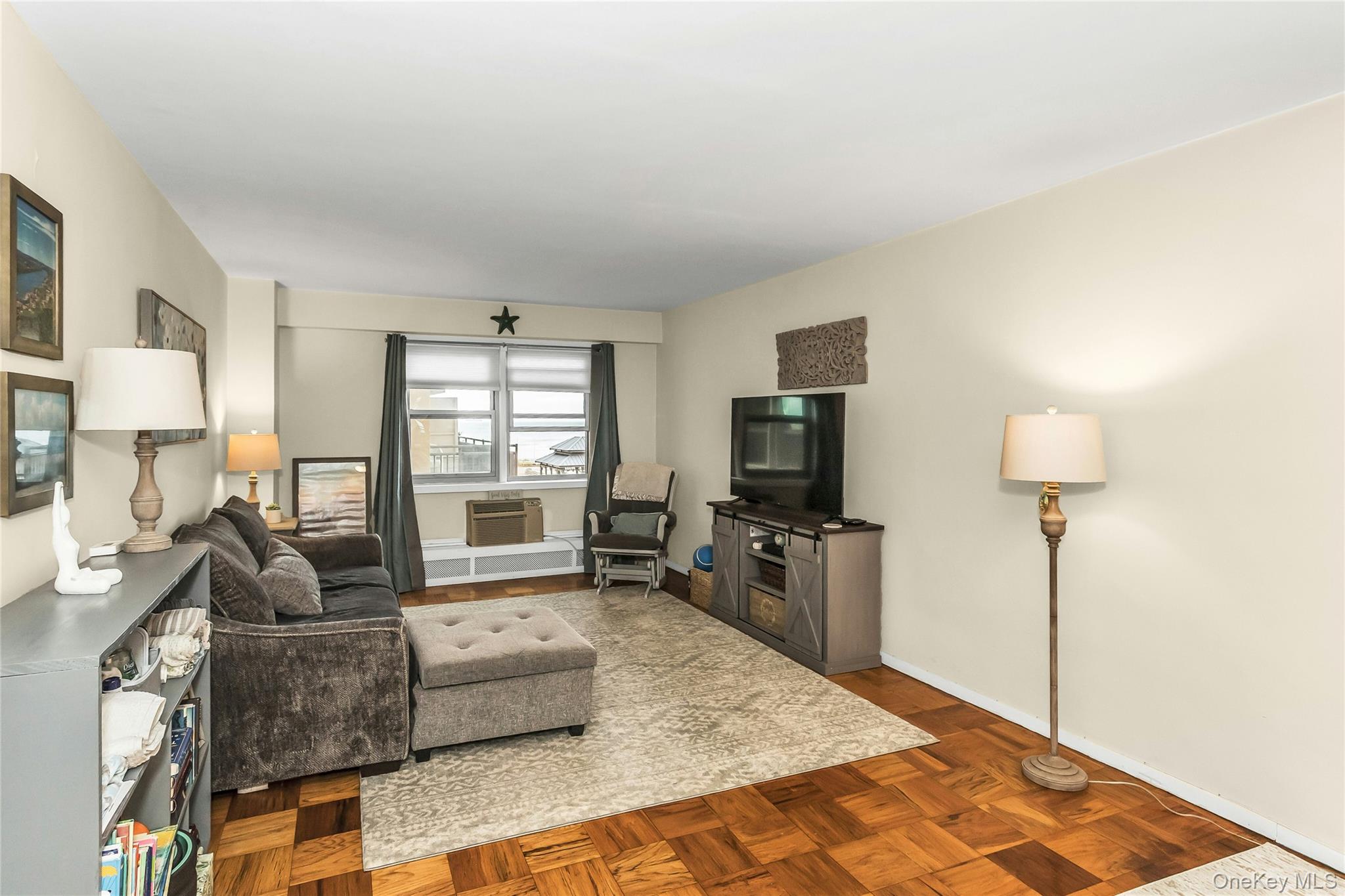 #13 photo, 25 Neptune Boulevard, ナッソー郡 Long Beach , NY 11561