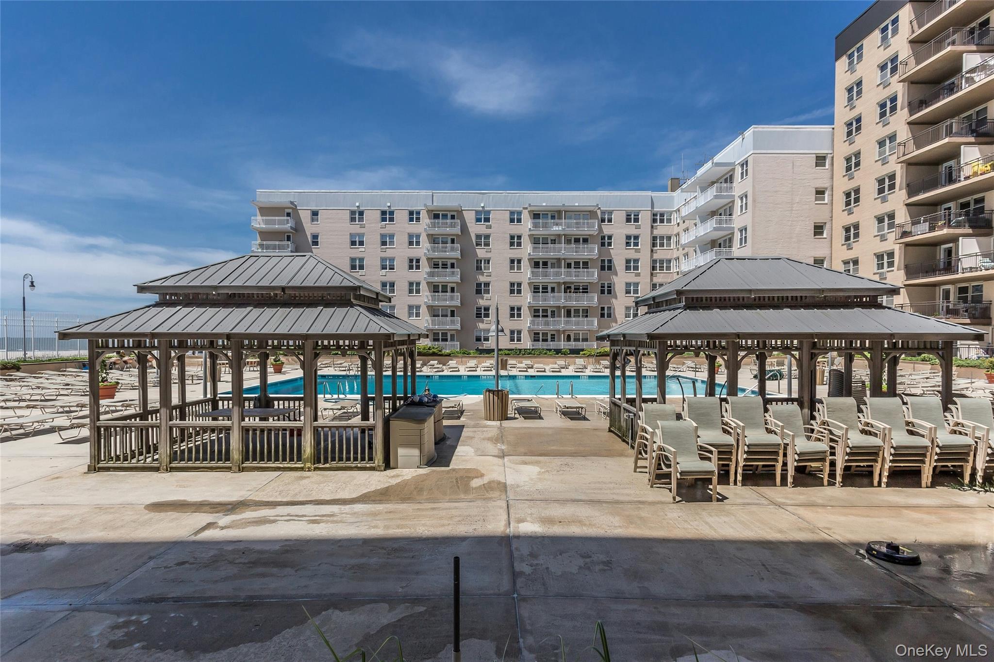 #4 photo, 25 Neptune Boulevard, ナッソー郡 Long Beach , NY 11561