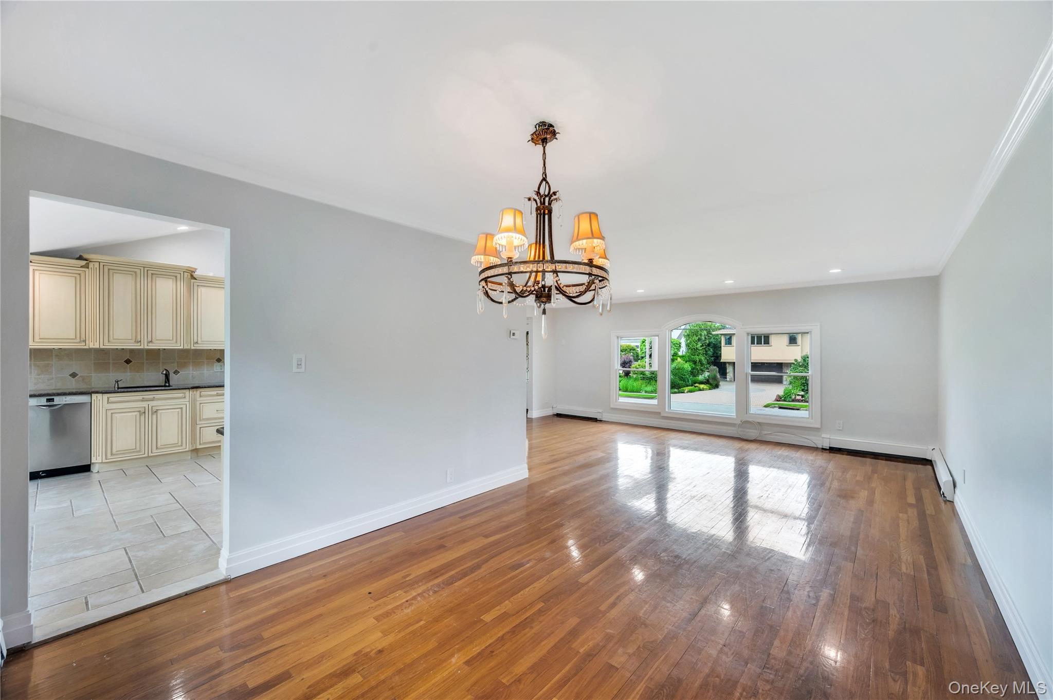 #10 photo, 61 Riviera Drive, Massapequa , NY 11758