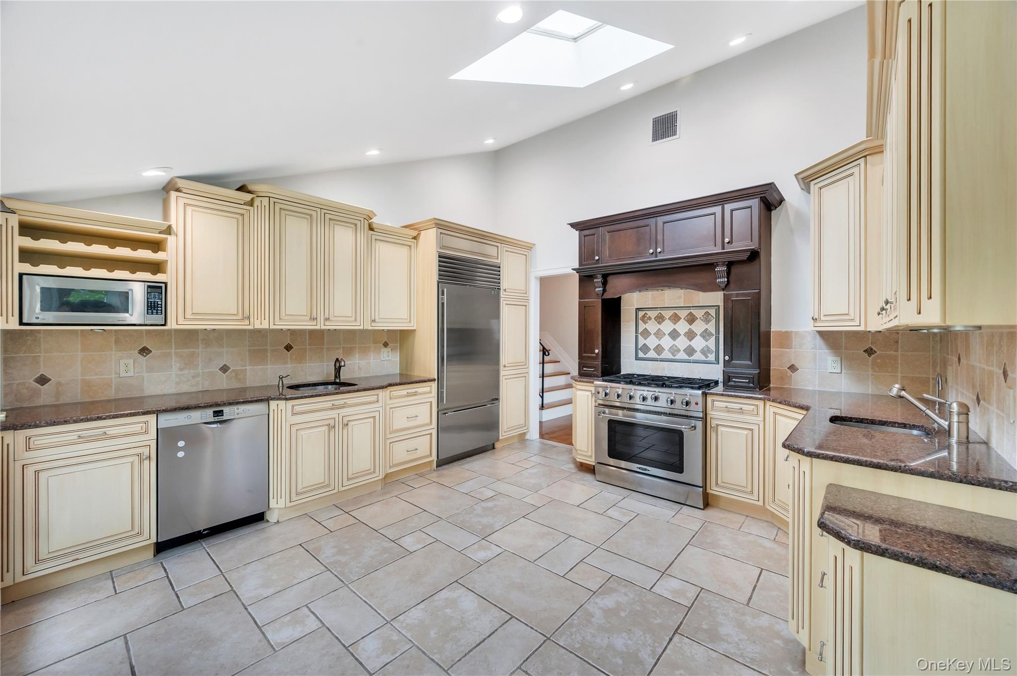 #12 photo, 61 Riviera Drive, Massapequa , NY 11758