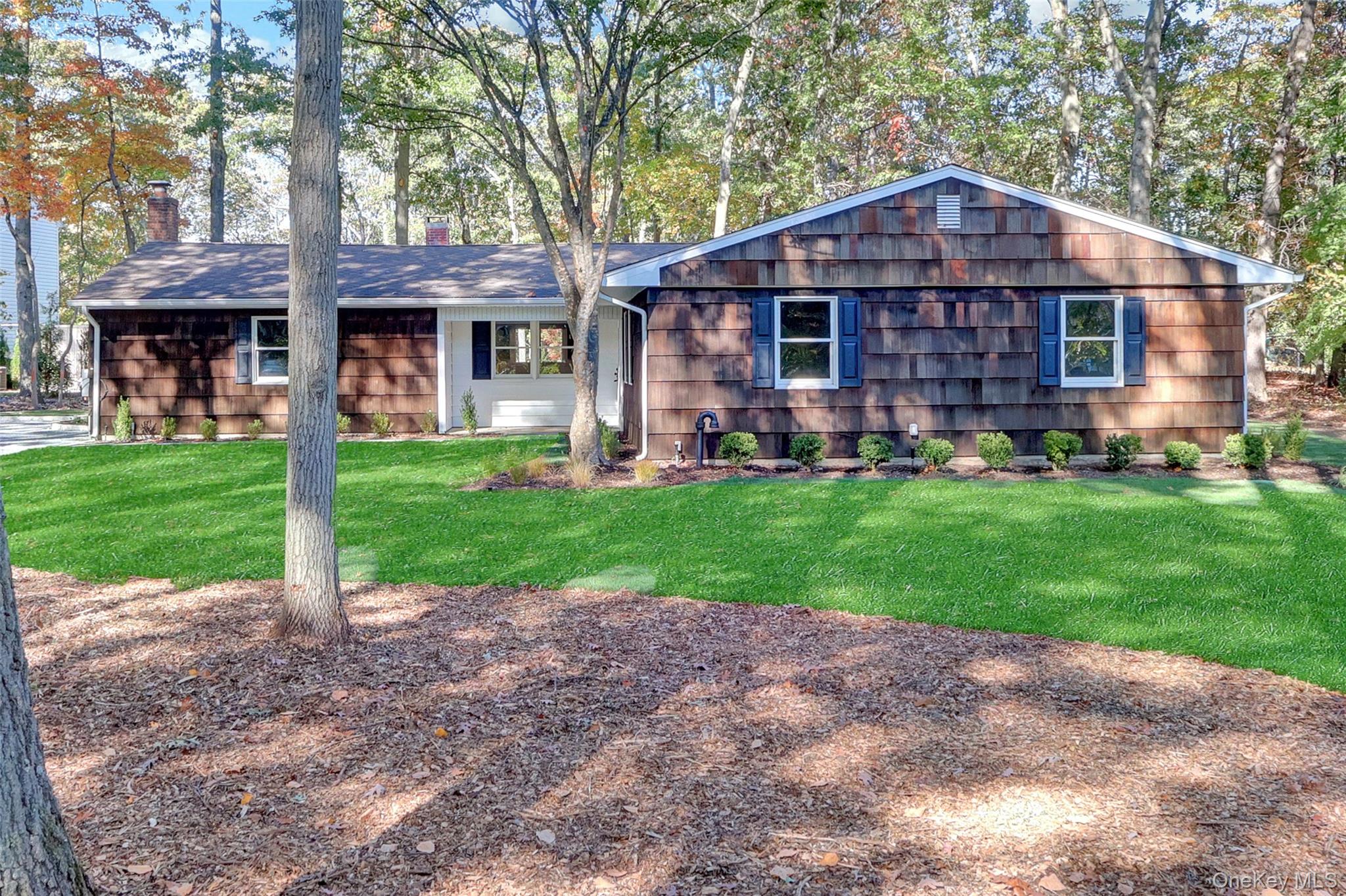 #2 photo, 7 Canterbury Court, East Setauket , NY 11733