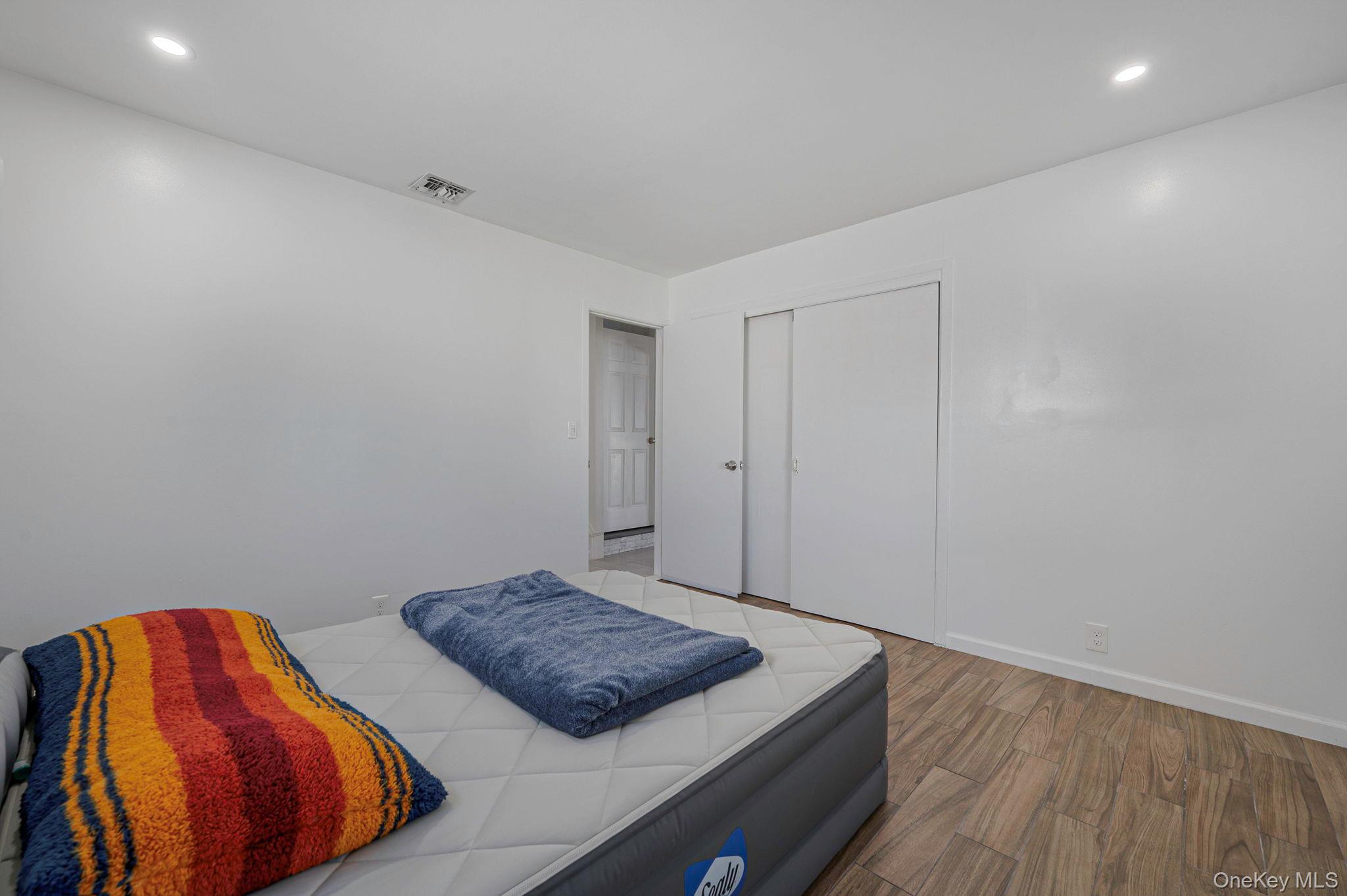 #11 photo, 26 Sky Lane, Levittown , NY 11756