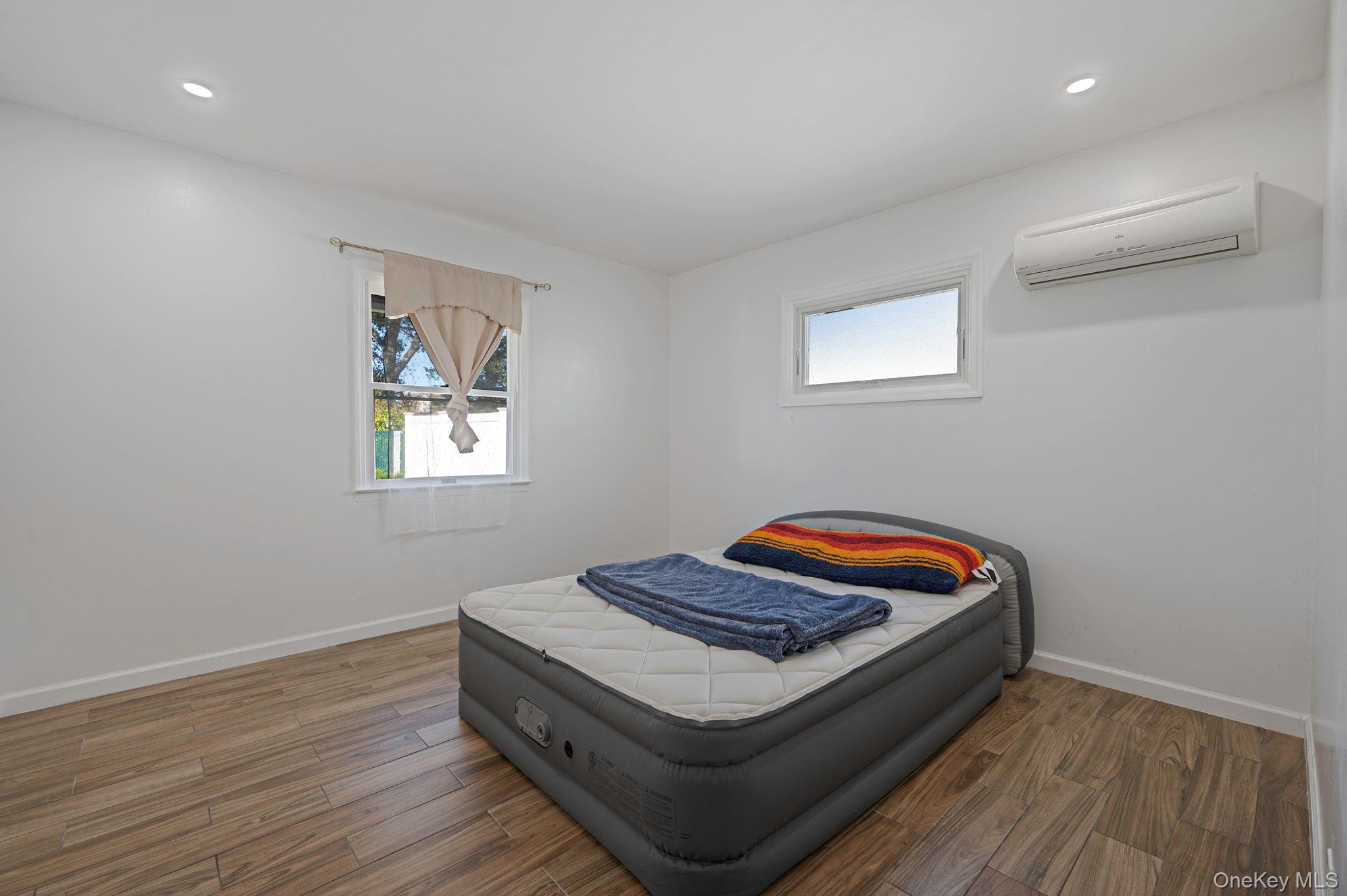 #12 photo, 26 Sky Lane, Levittown , NY 11756