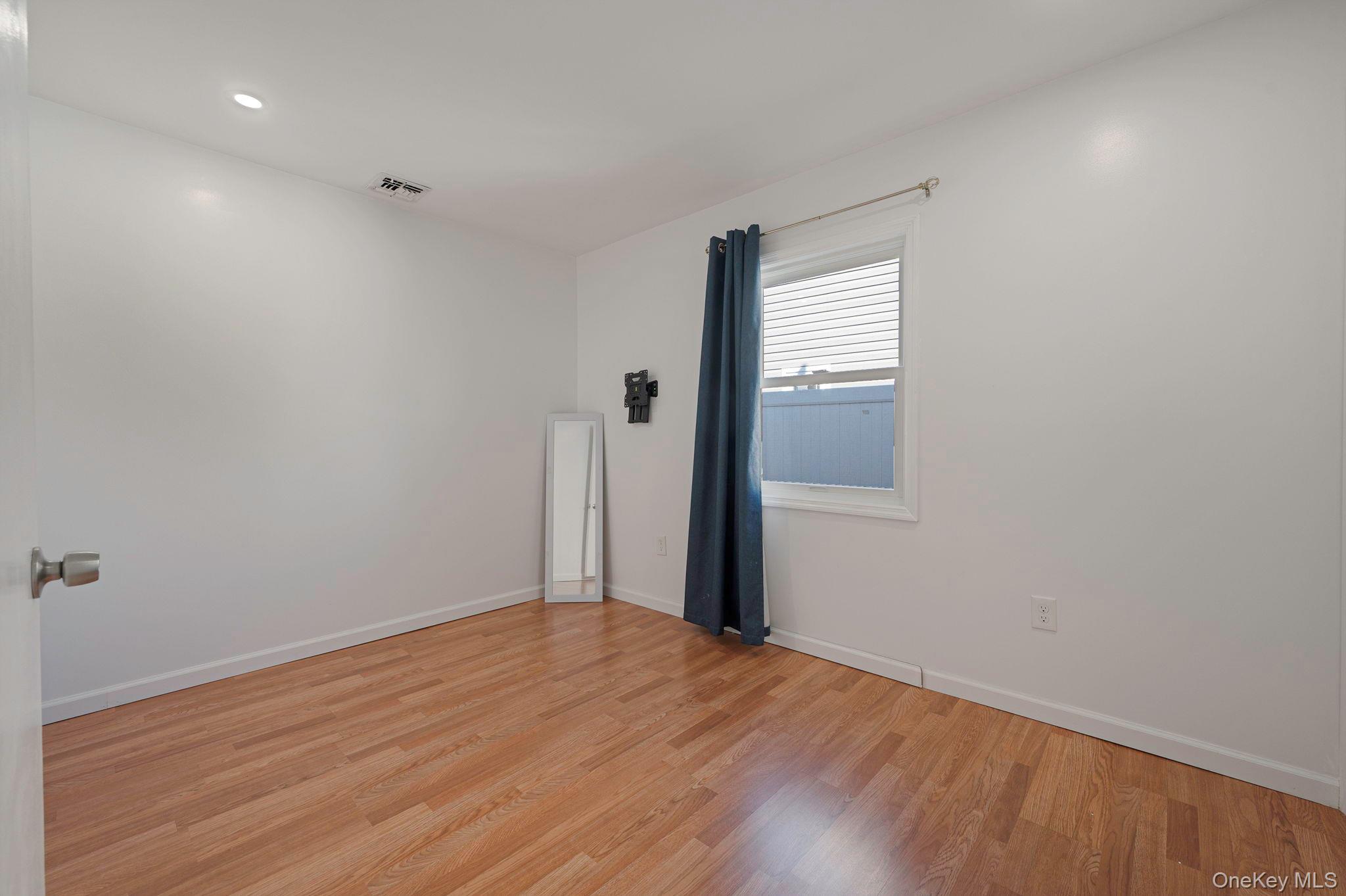 #13 photo, 26 Sky Lane, Levittown , NY 11756