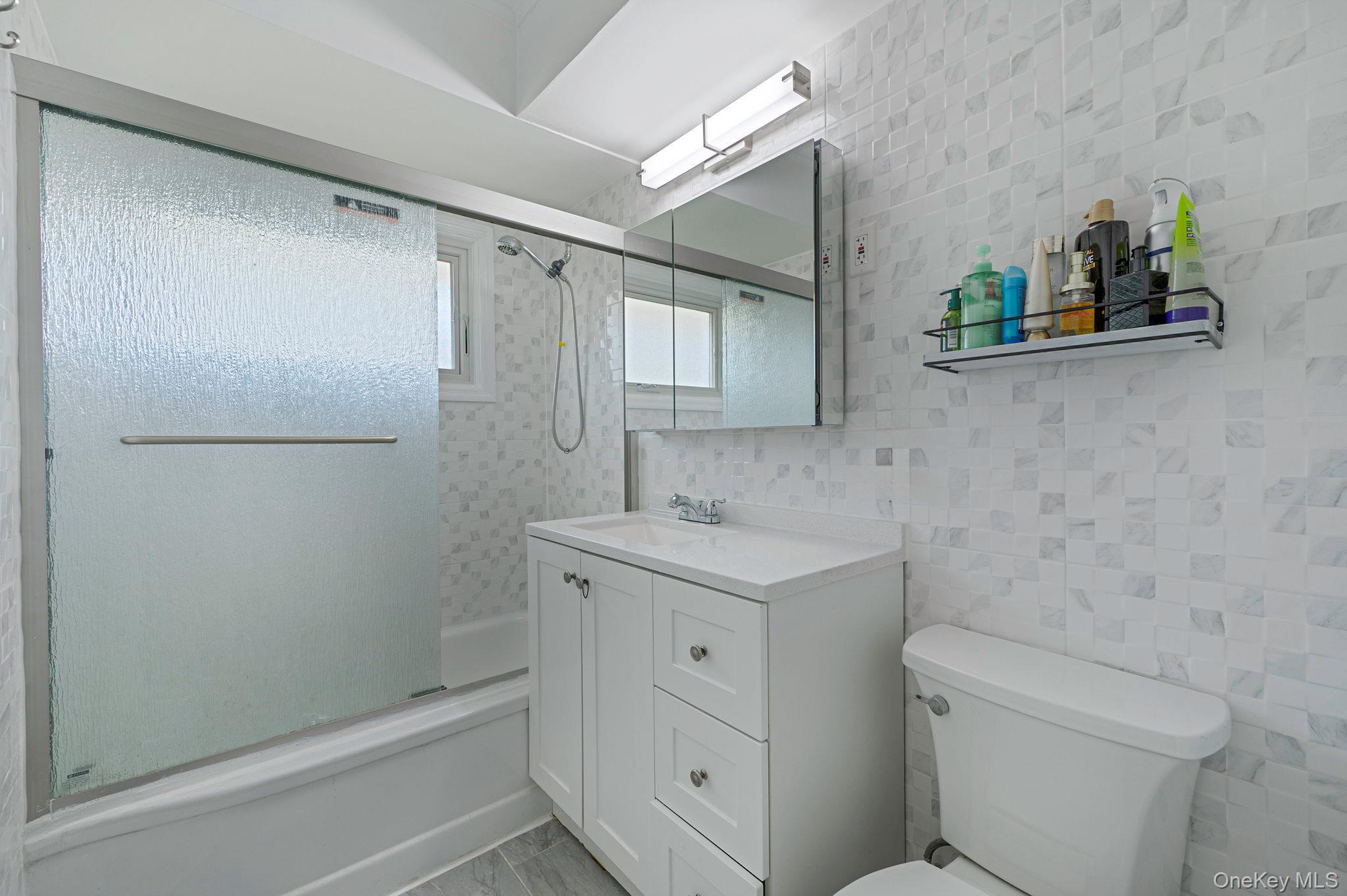 #17 photo, 26 Sky Lane, Levittown , NY 11756