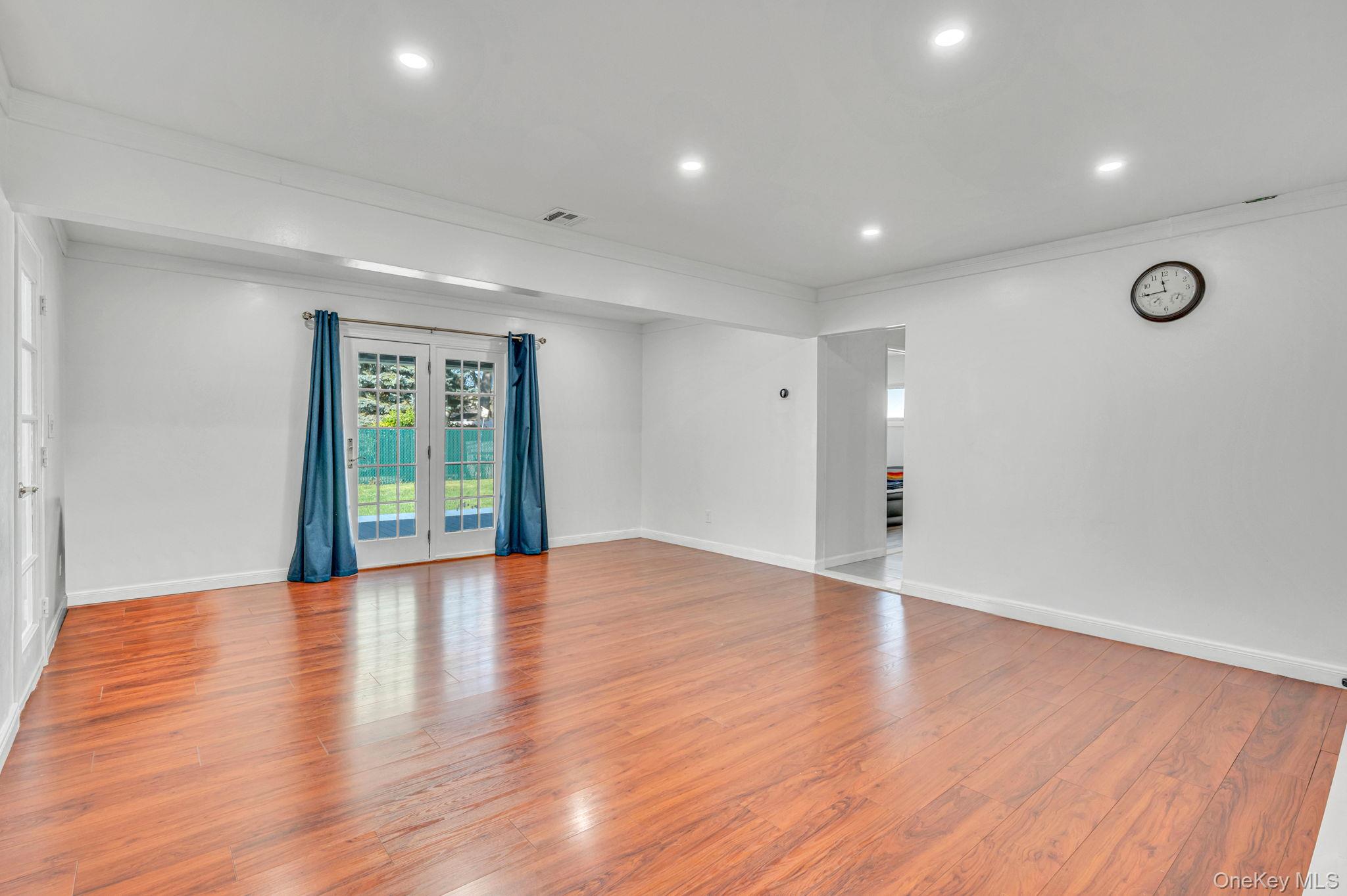 #4 photo, 26 Sky Lane, Levittown , NY 11756