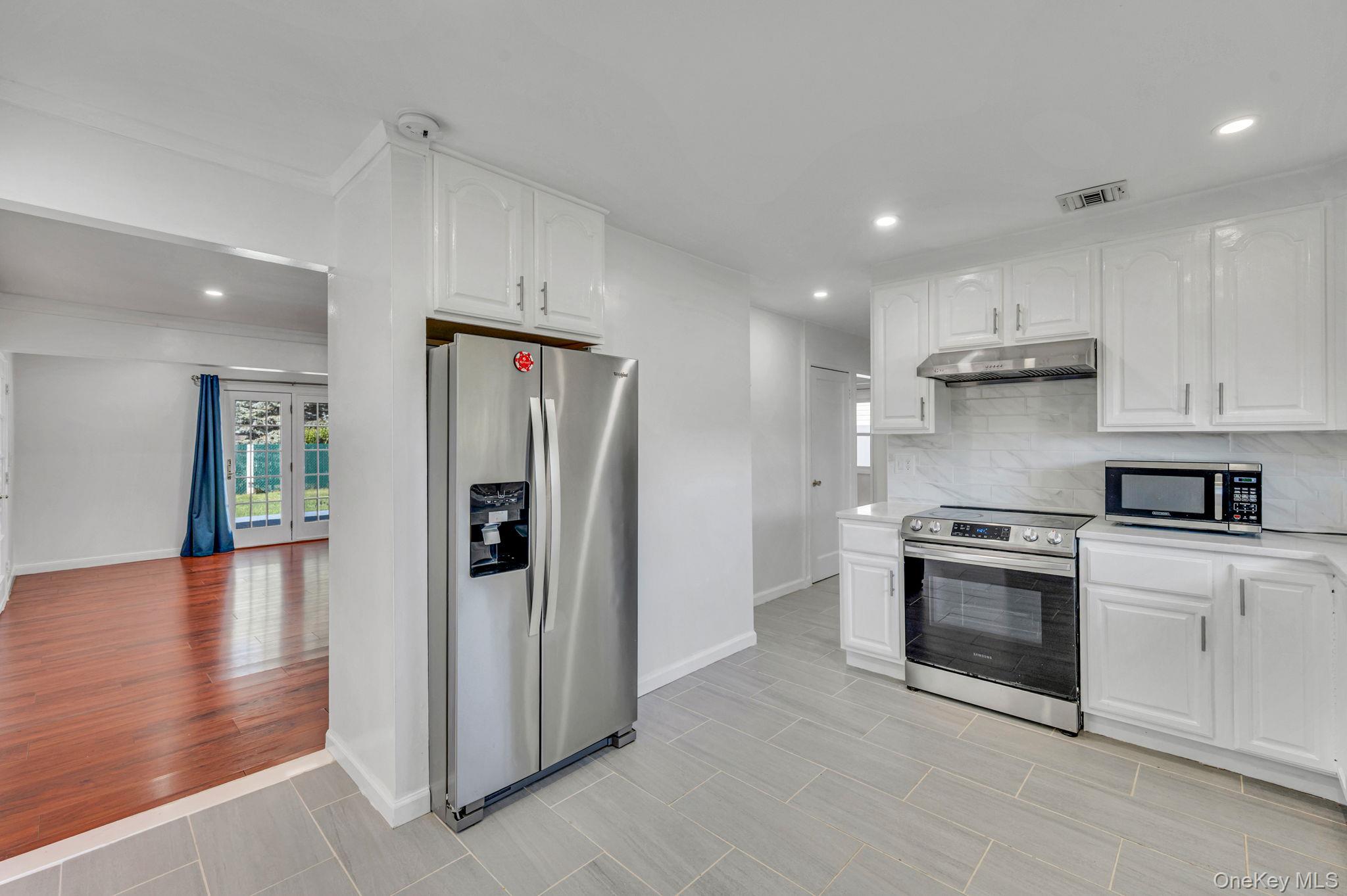 #7 photo, 26 Sky Lane, Levittown , NY 11756