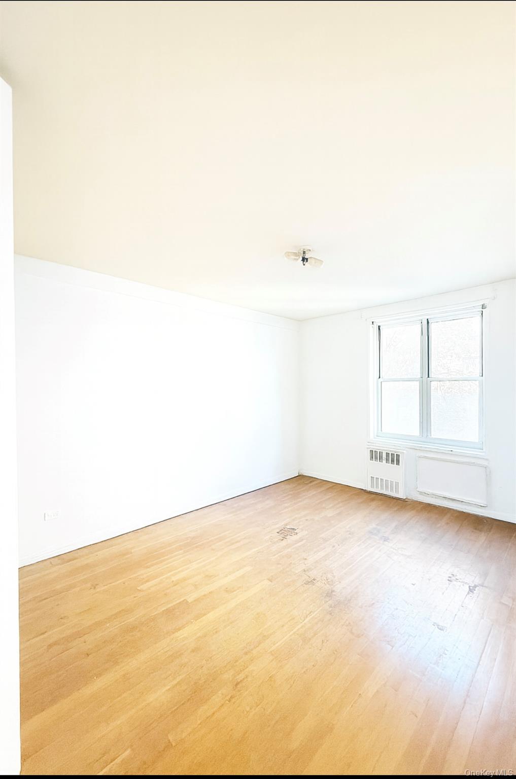 #5 photo, 14205 Roosevelt, Flushing , NY 11354