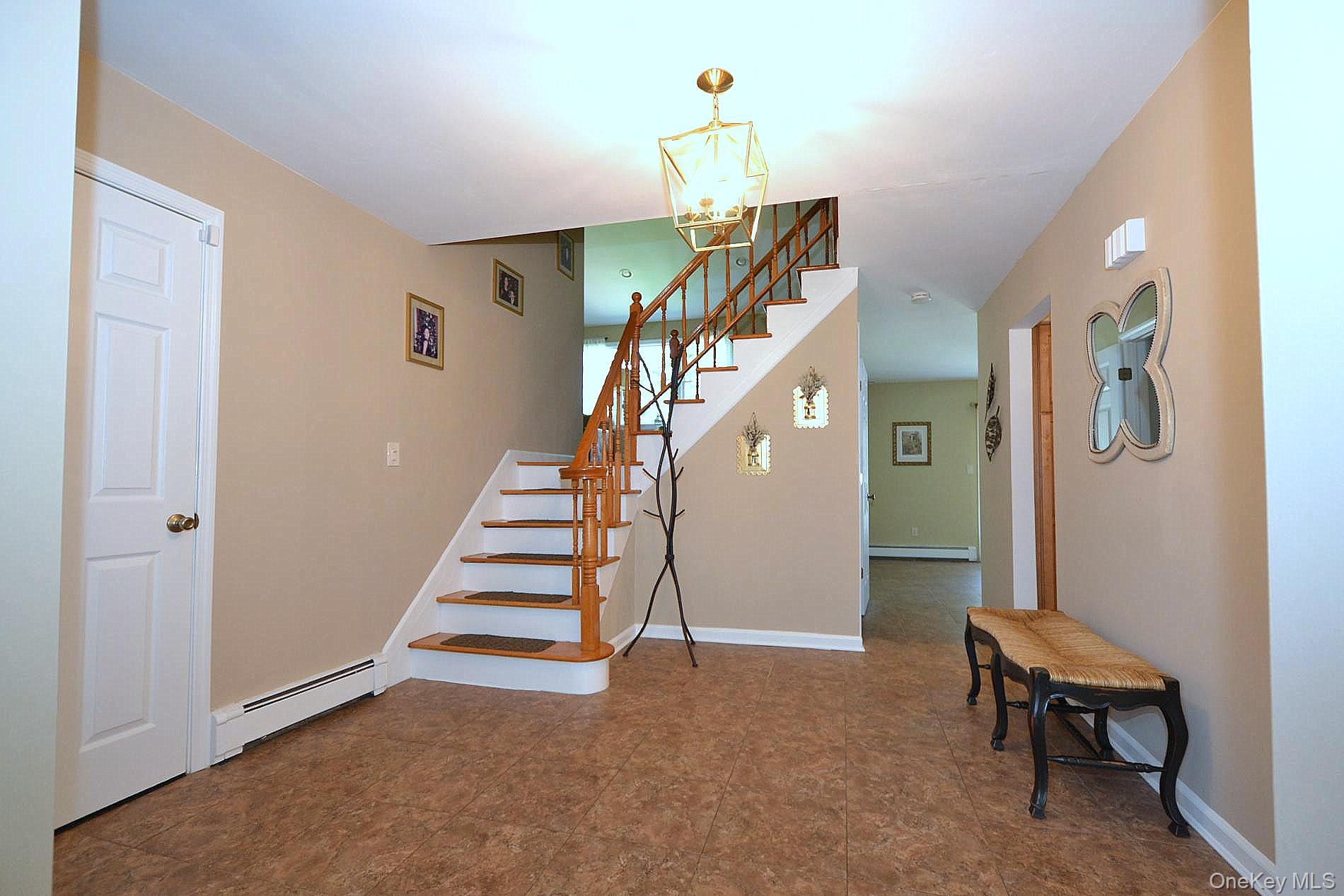 #2 photo, 137 Iceland Drive, 롱 아일랜드 South Huntington , NY 11746