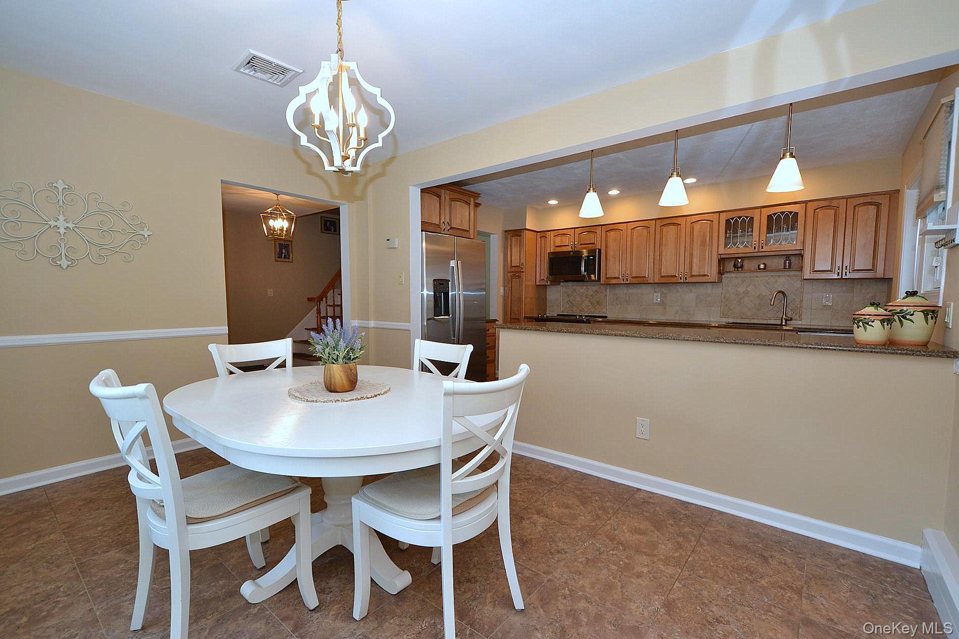 #3 photo, 137 Iceland Drive, 롱 아일랜드 South Huntington , NY 11746