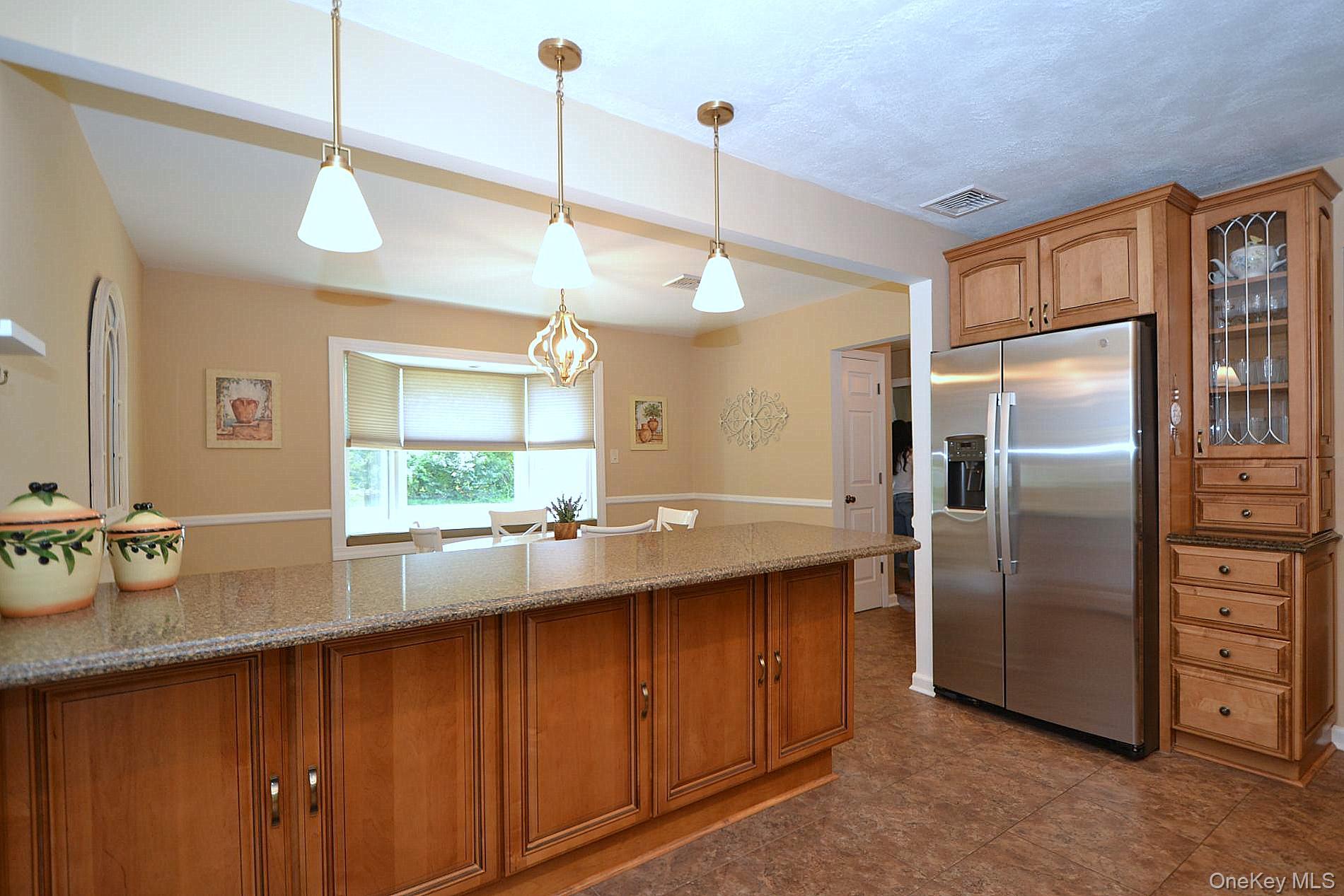 #4 photo, 137 Iceland Drive, 롱 아일랜드 South Huntington , NY 11746