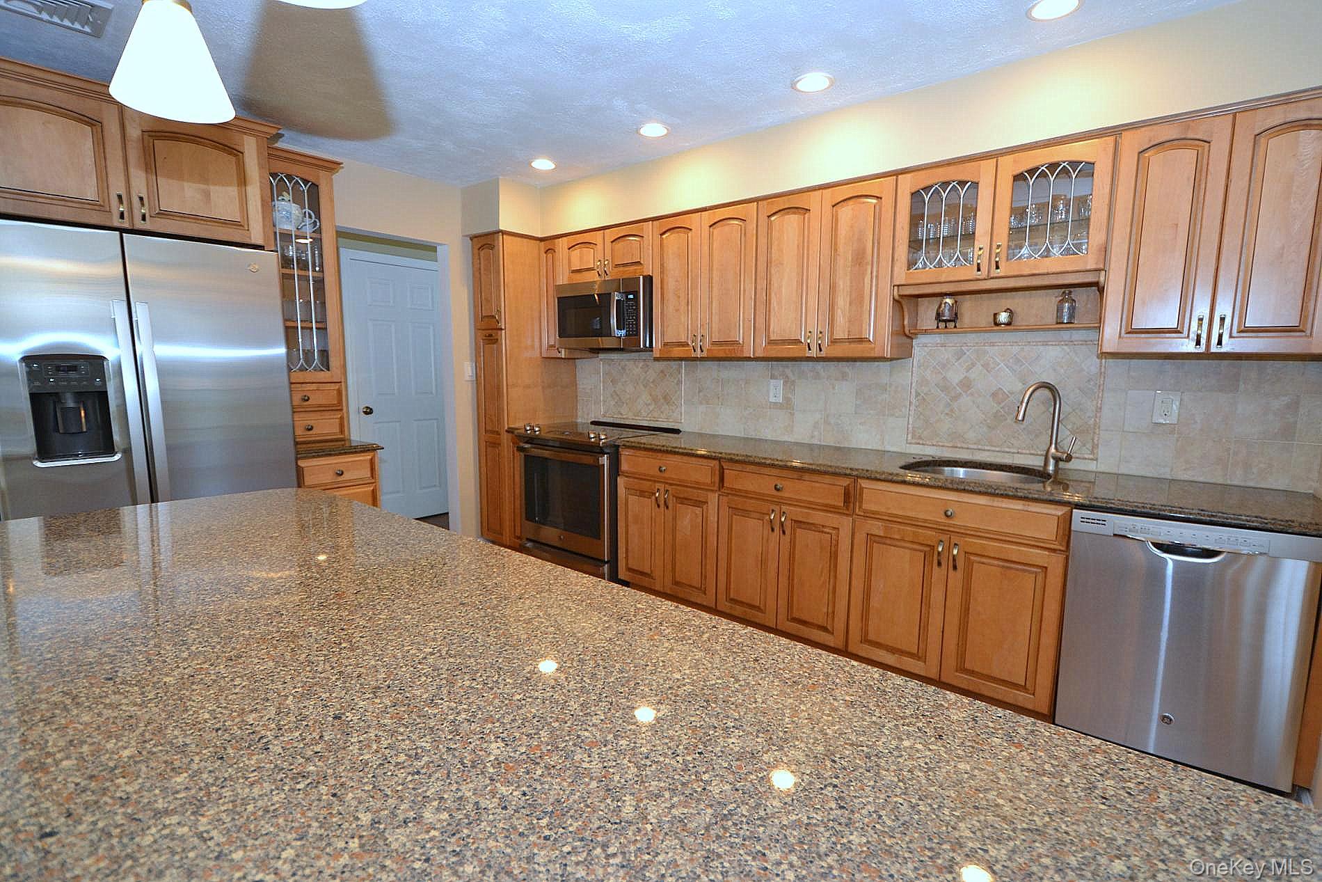 #5 photo, 137 Iceland Drive, 롱 아일랜드 South Huntington , NY 11746