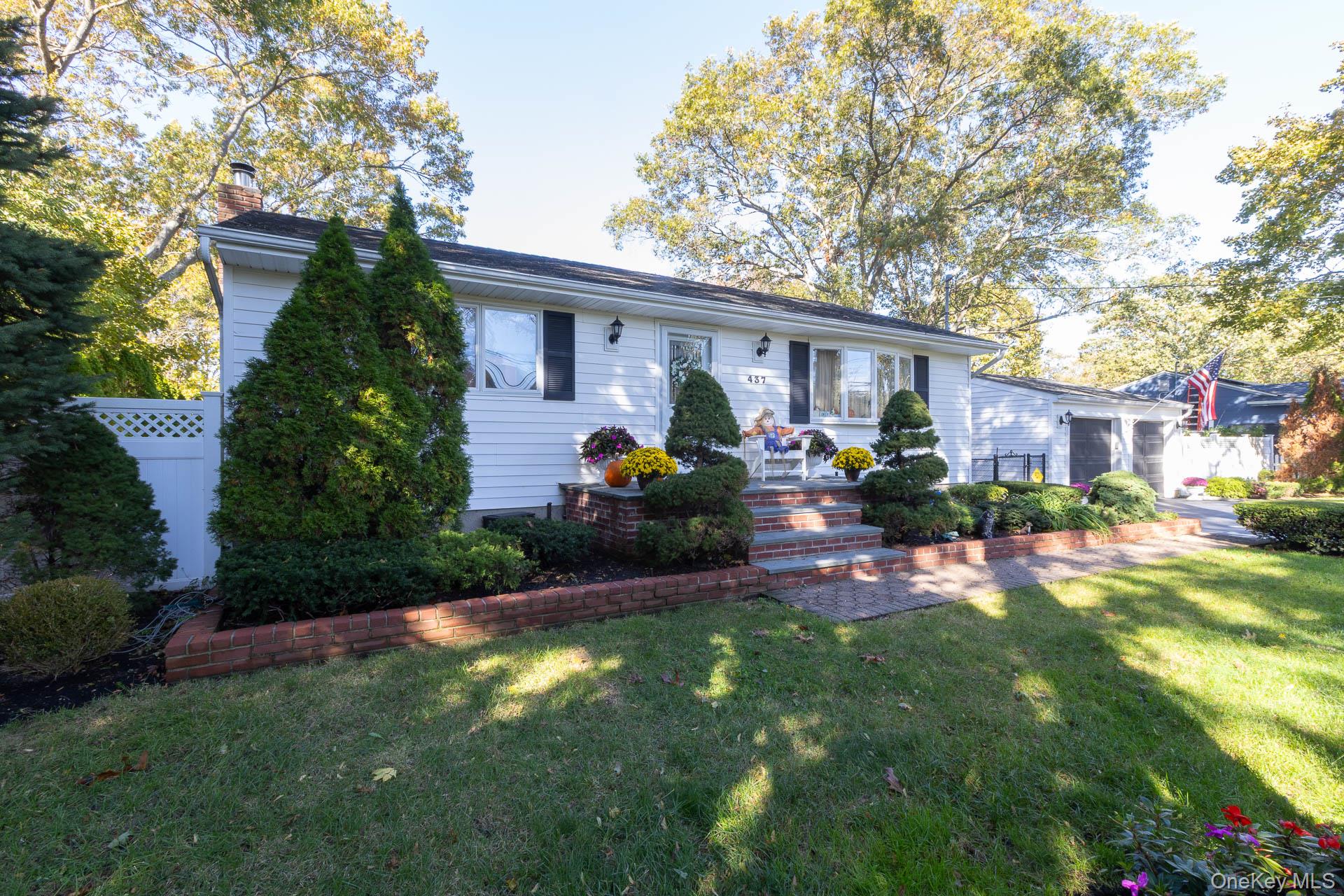 #4 photo, 437 Peconic Street, Ronkonkoma , NY 11779