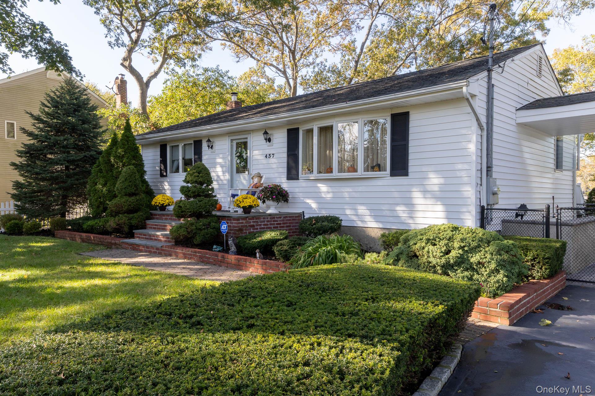 #5 photo, 437 Peconic Street, Ronkonkoma , NY 11779