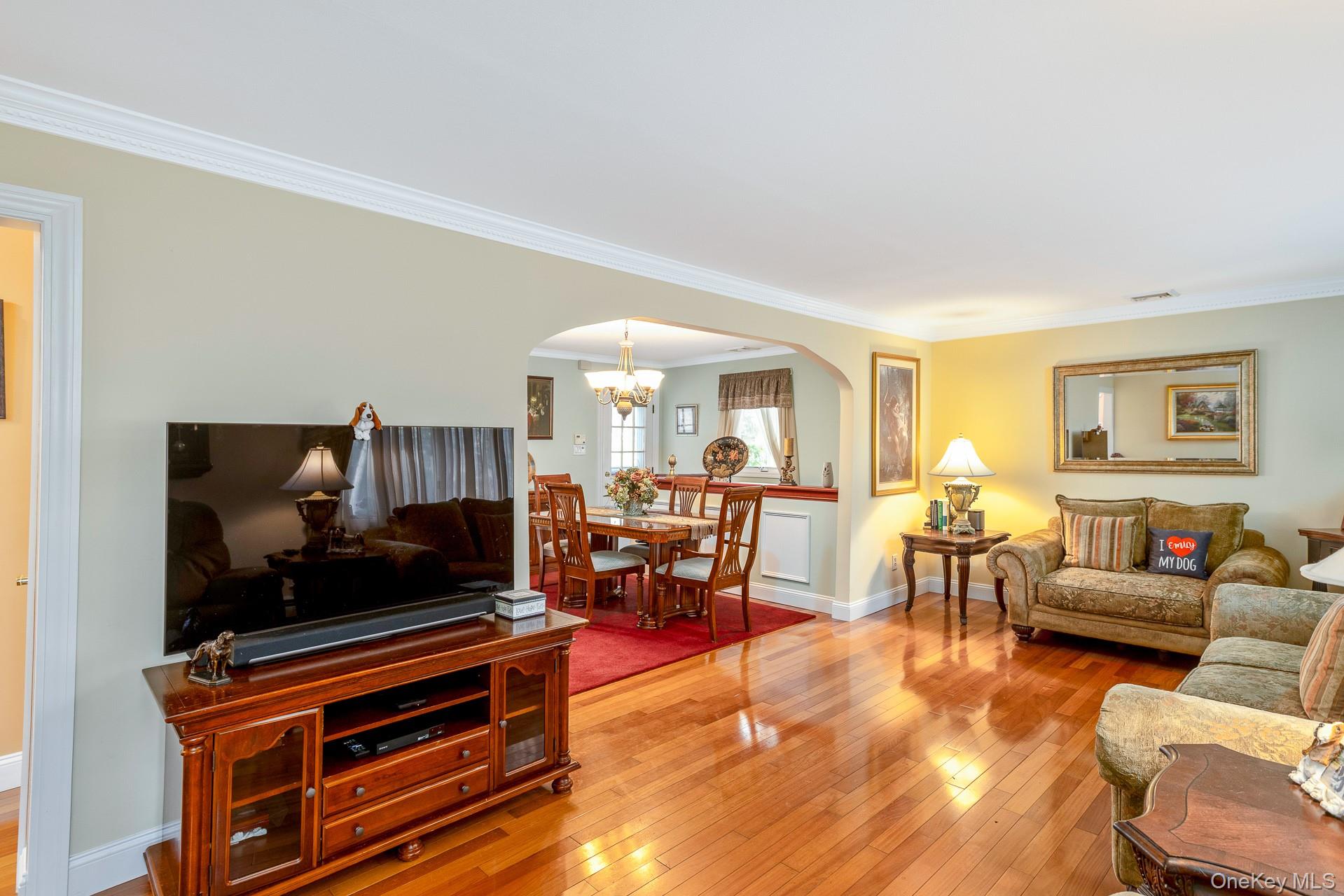 #8 photo, 437 Peconic Street, Ronkonkoma , NY 11779