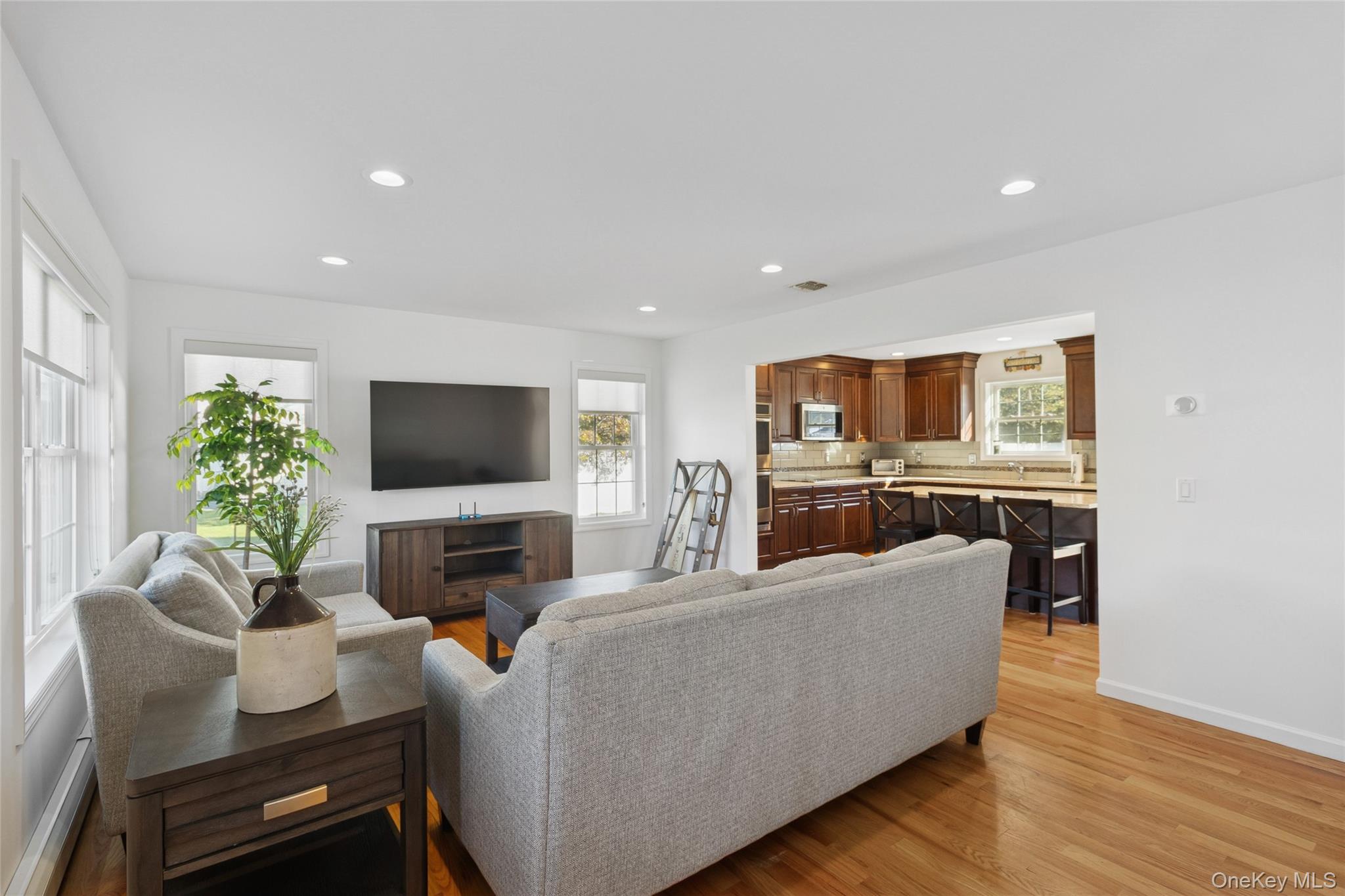 #4 photo, 16 Mastro Court, サフォーク郡 Baiting Hollow , NY 11933