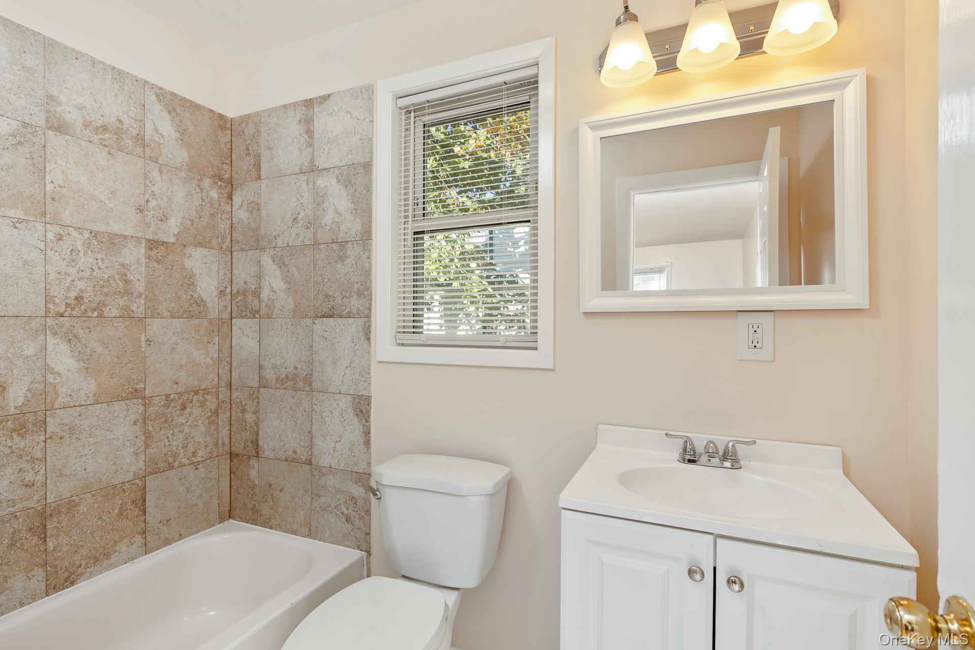 #10 photo, 860 Flanders Road, サフォーク郡 Flanders , NY 11901