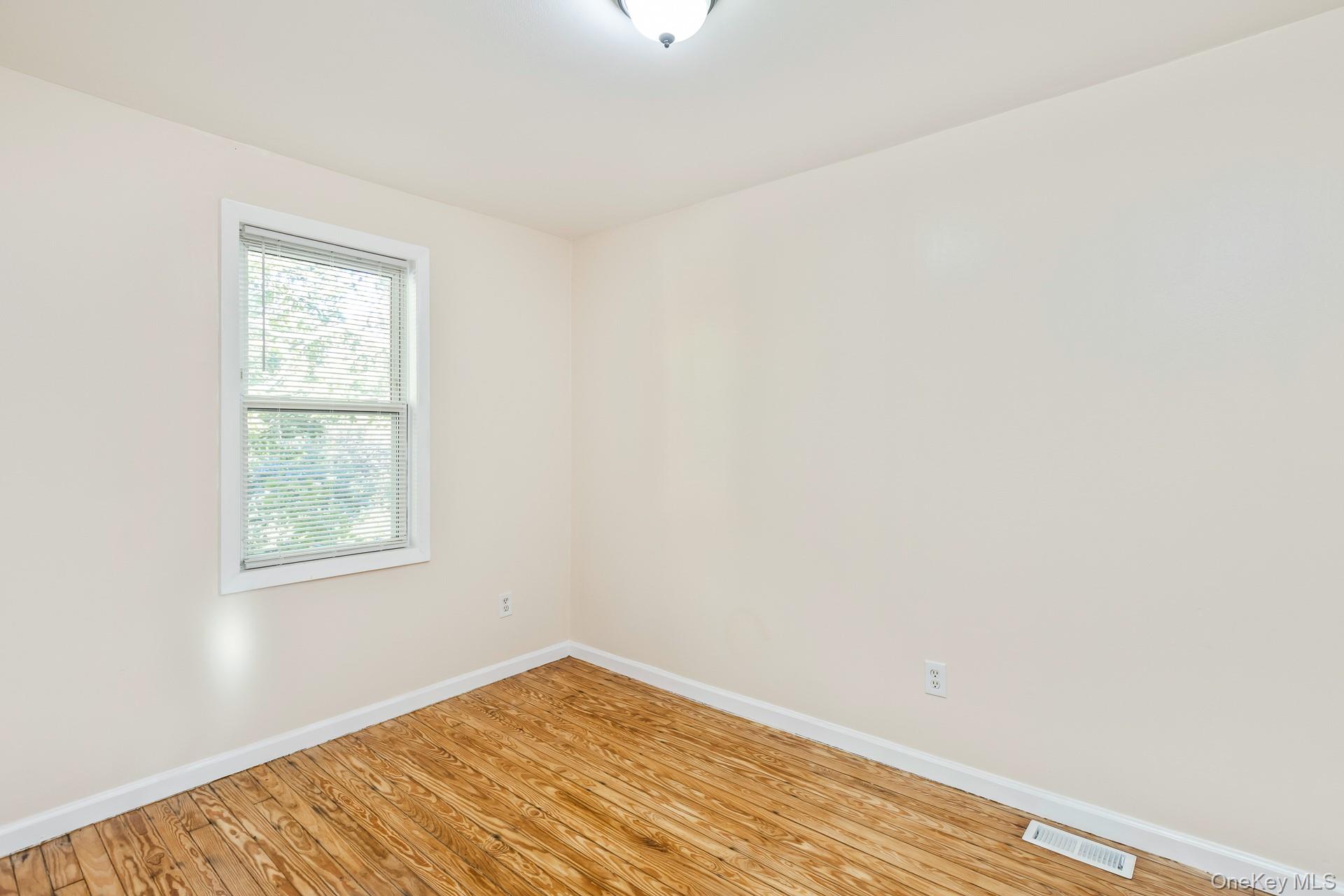 #16 photo, 860 Flanders Road, サフォーク郡 Flanders , NY 11901