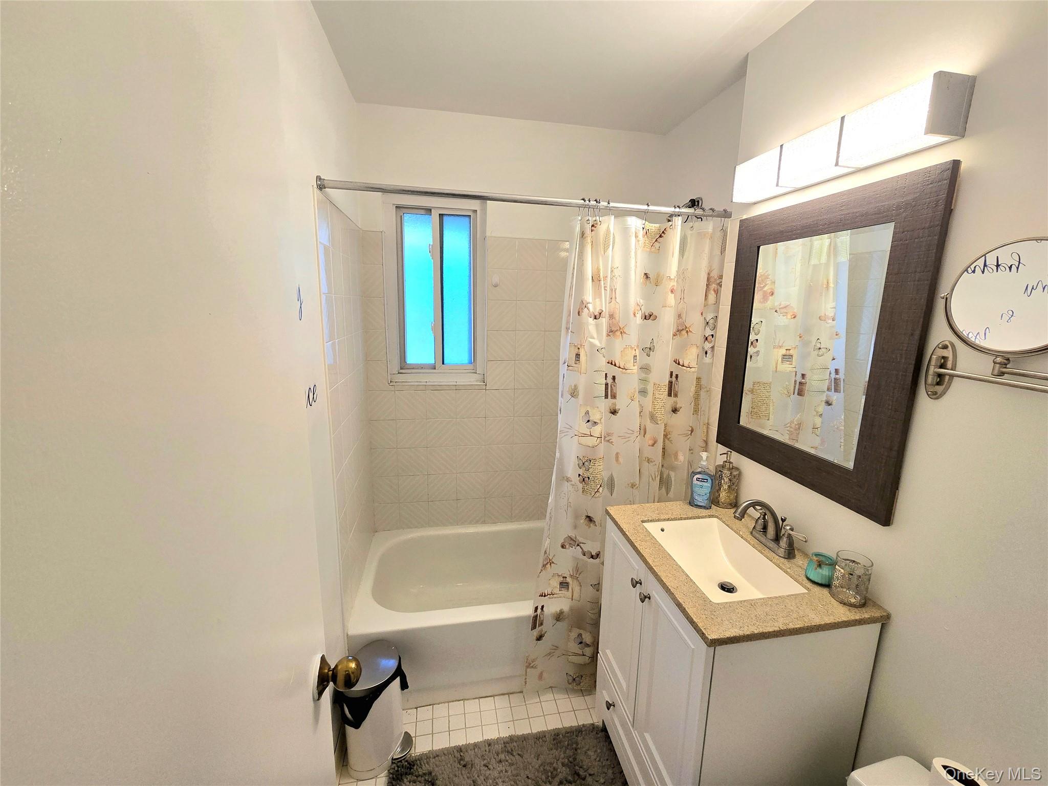 #8 photo, 111 Edmunton Drive, North Babylon , NY 11703