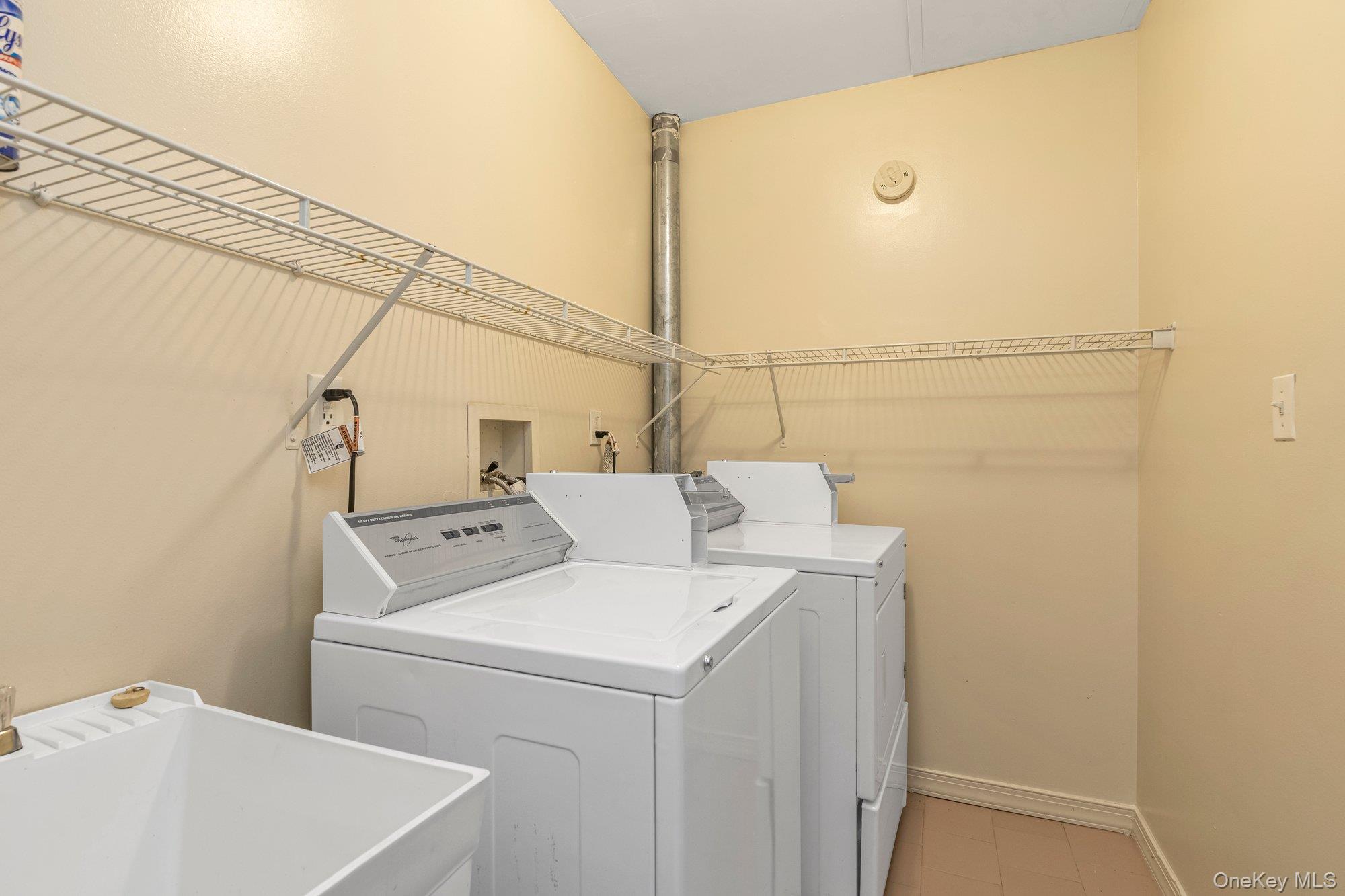 #14 photo, 69-21 62nd Drive, クイーンズ区 Middle Village , NY 11379