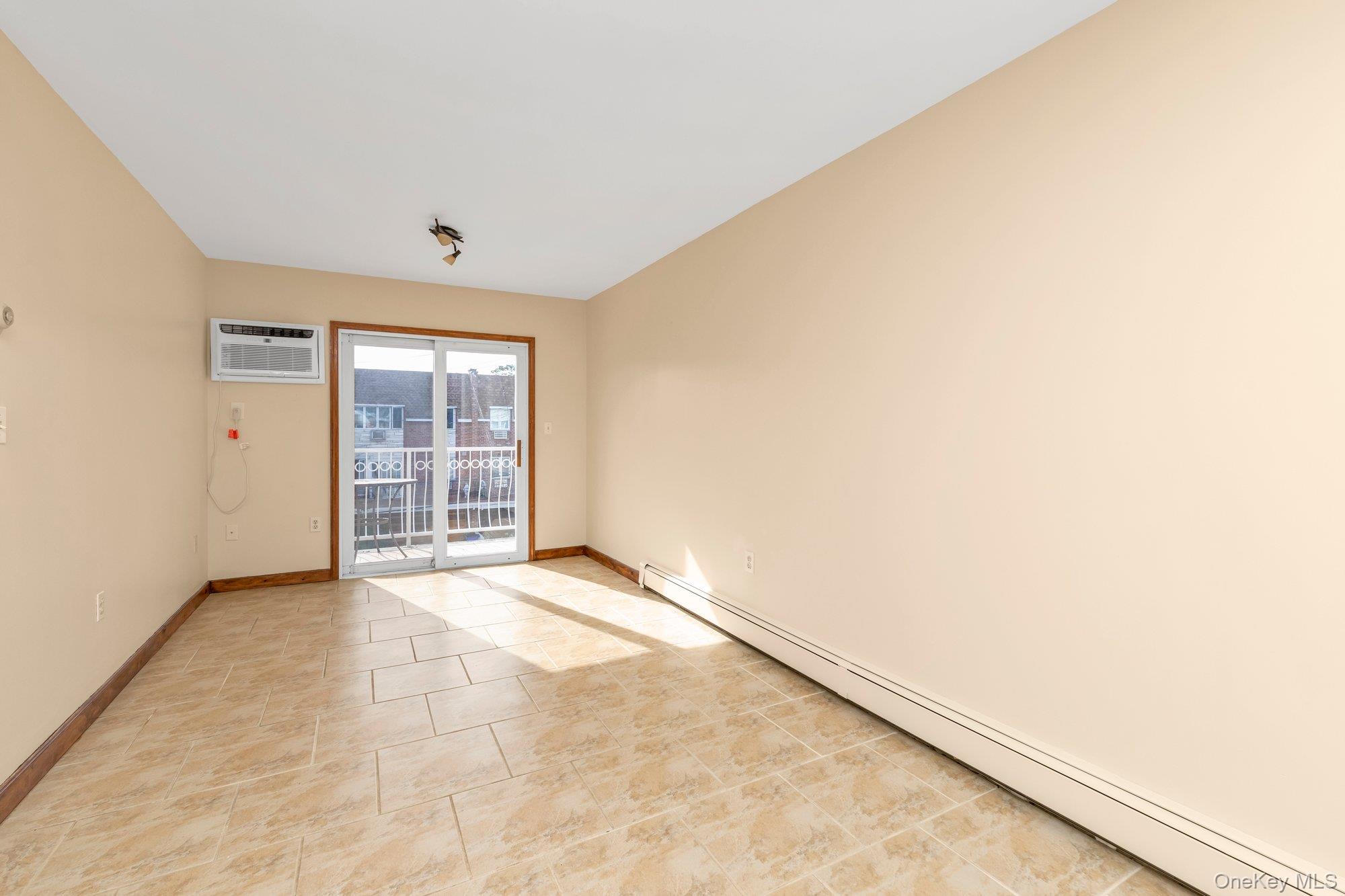 #2 photo, 69-21 62nd Drive, クイーンズ区 Middle Village , NY 11379