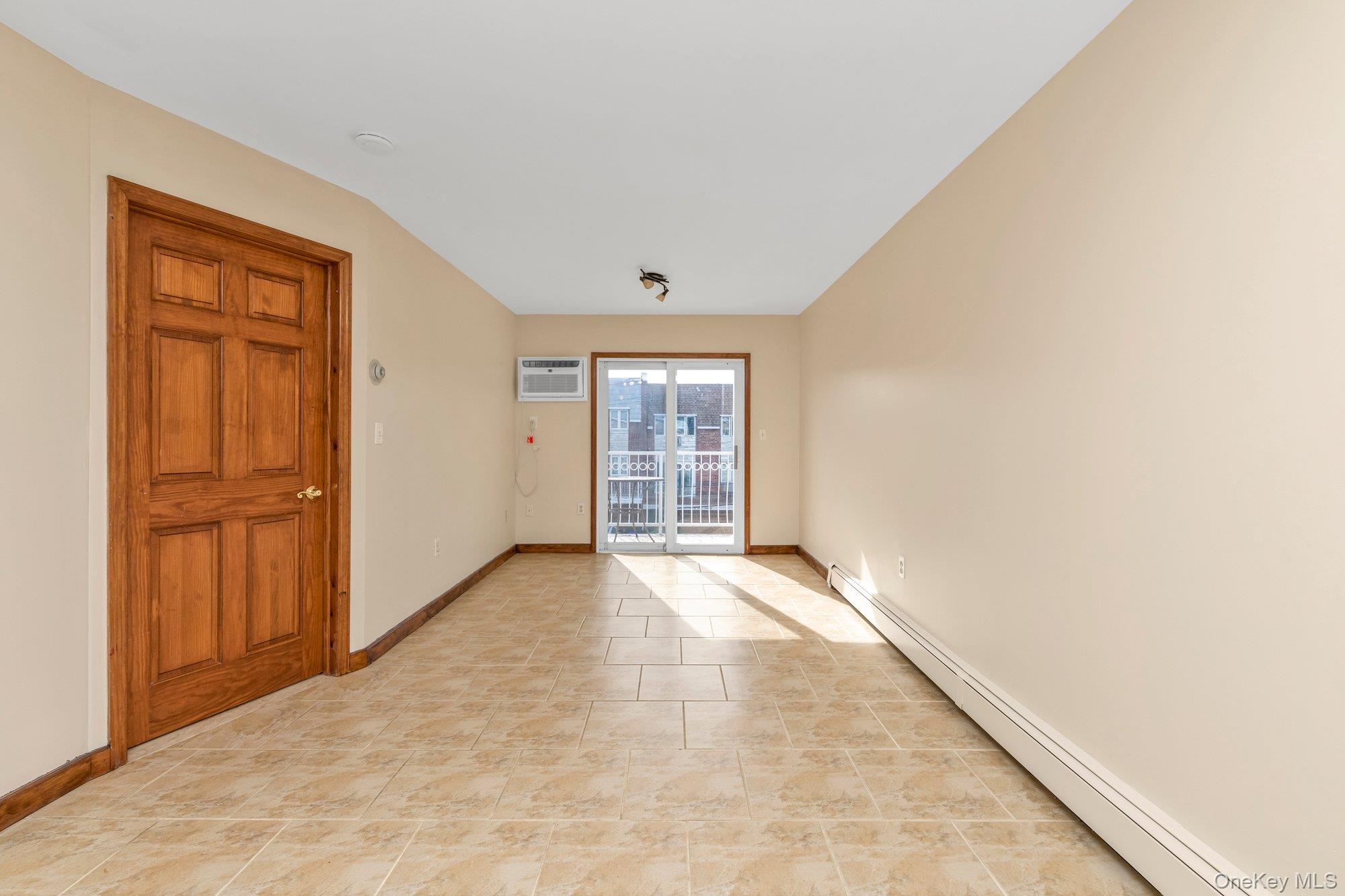 #3 photo, 69-21 62nd Drive, クイーンズ区 Middle Village , NY 11379