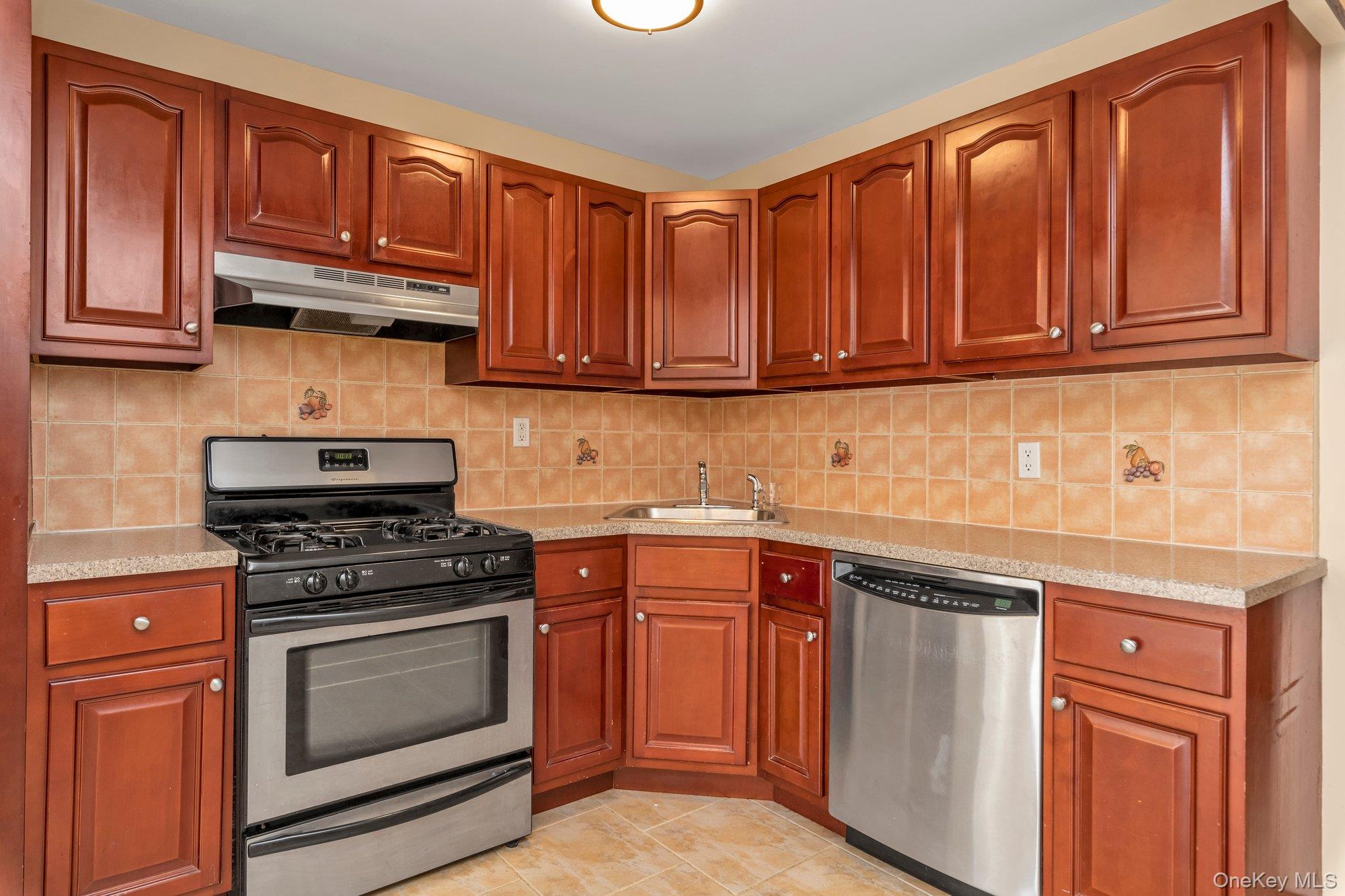 #7 photo, 69-21 62nd Drive, クイーンズ区 Middle Village , NY 11379