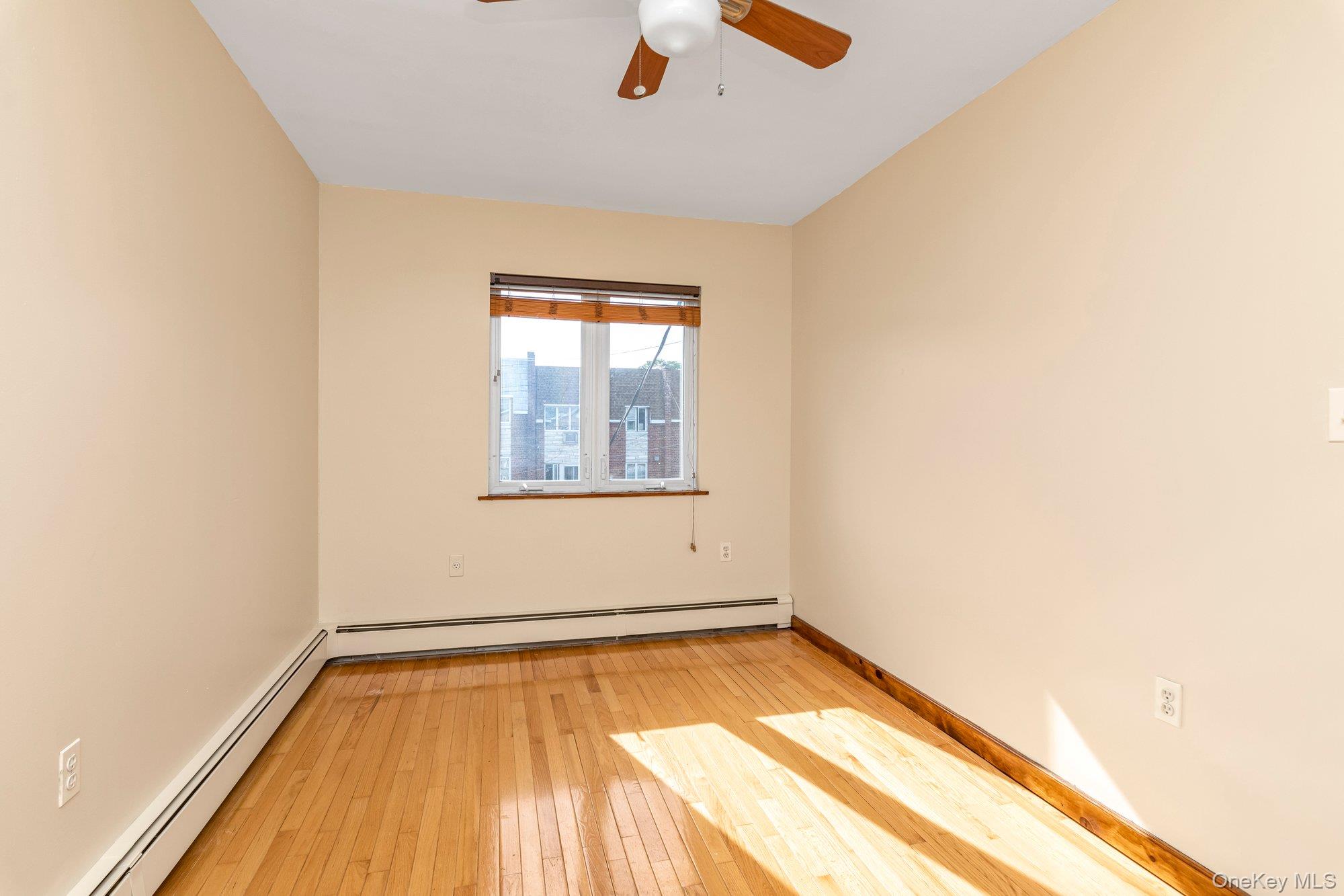 #9 photo, 69-21 62nd Drive, クイーンズ区 Middle Village , NY 11379