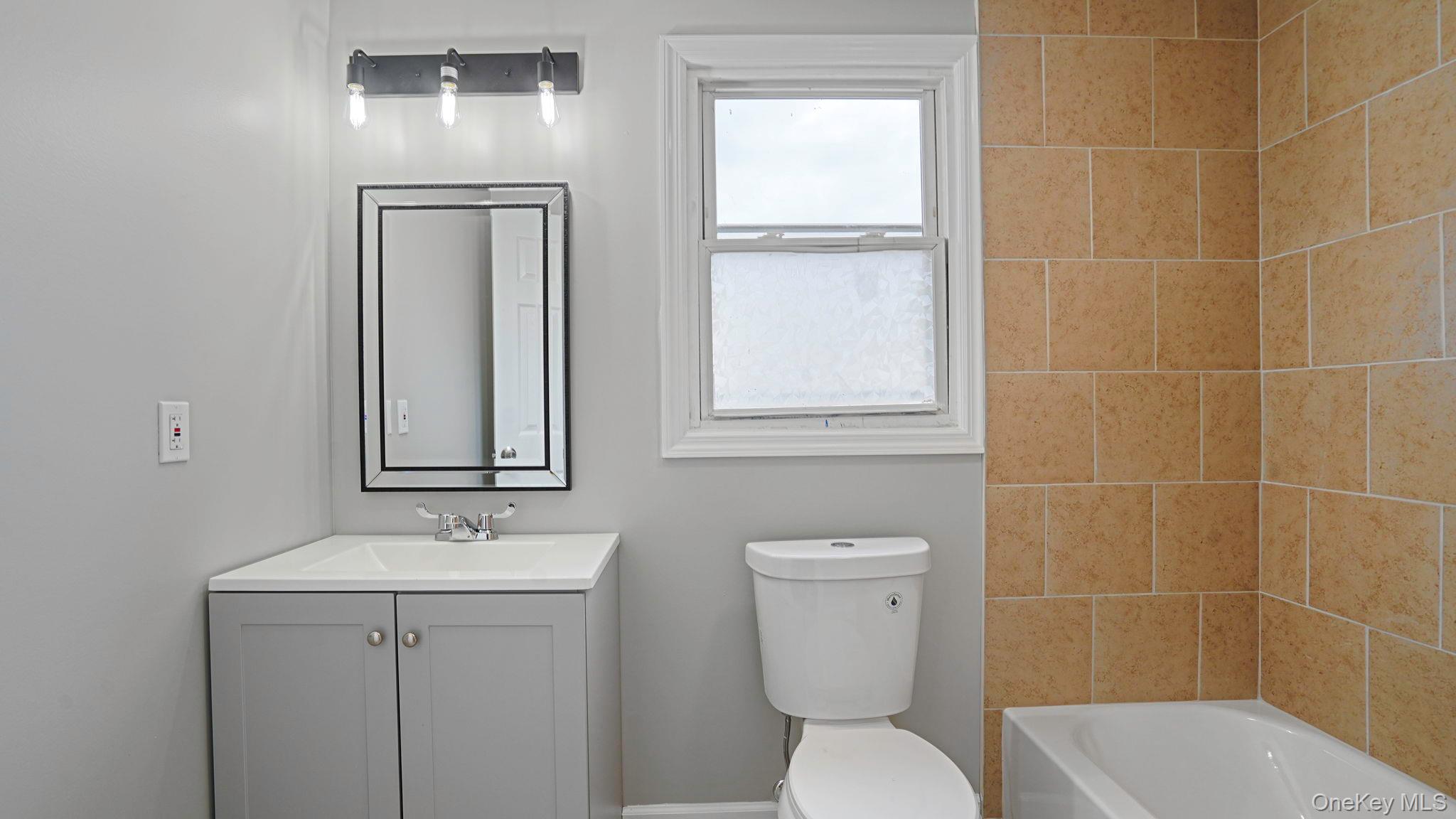 #13 photo, 103 3rd Avenue, サフォーク郡 Bay Shore , NY 11706