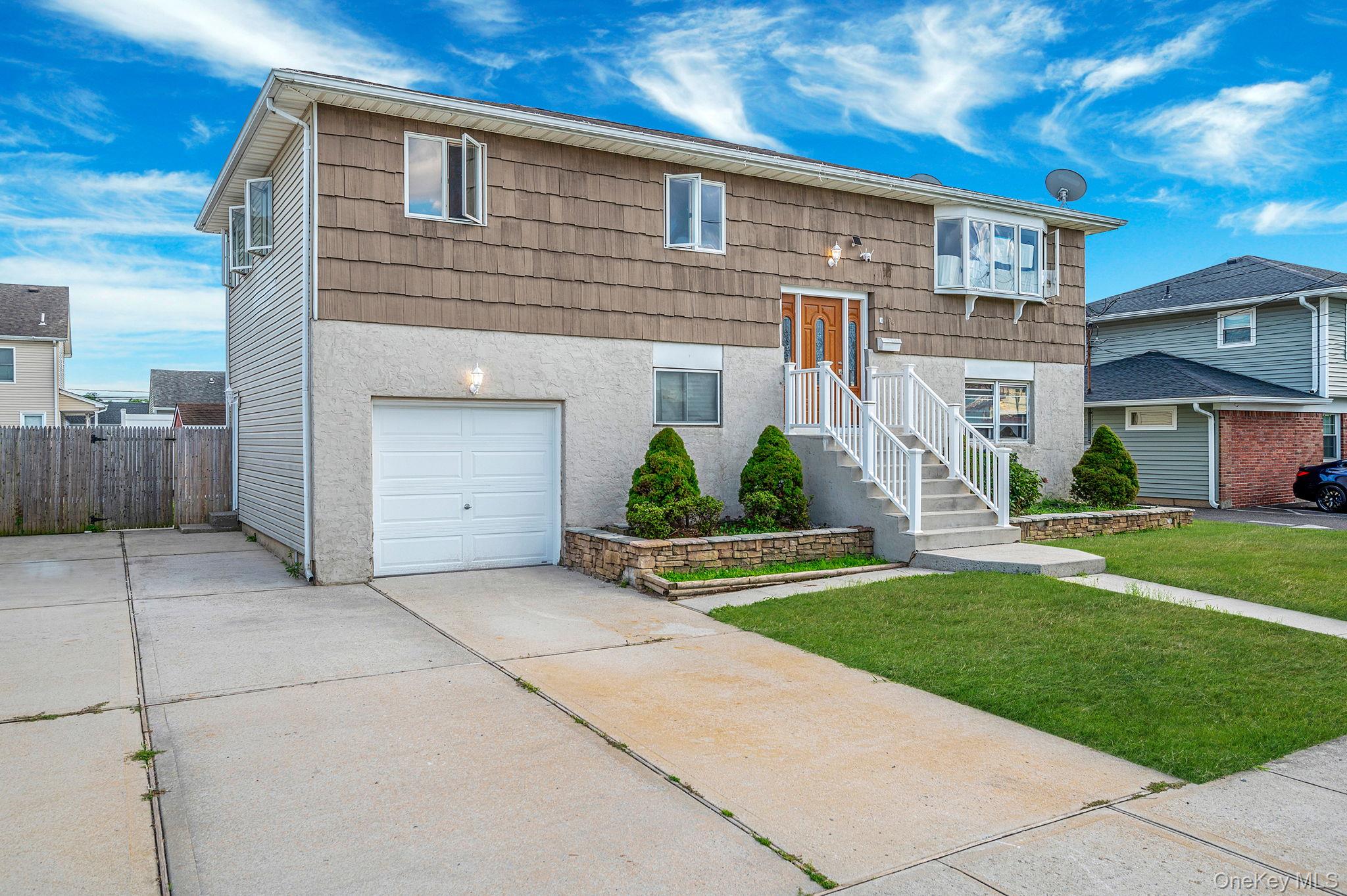 #2 photo, 76 Hamilton Avenue, Massapequa , NY 11758