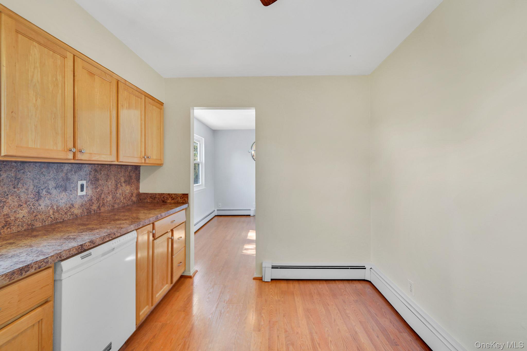 #17 photo, 38 Nassau Street, サフォーク郡 Islip Terrace , NY 11752