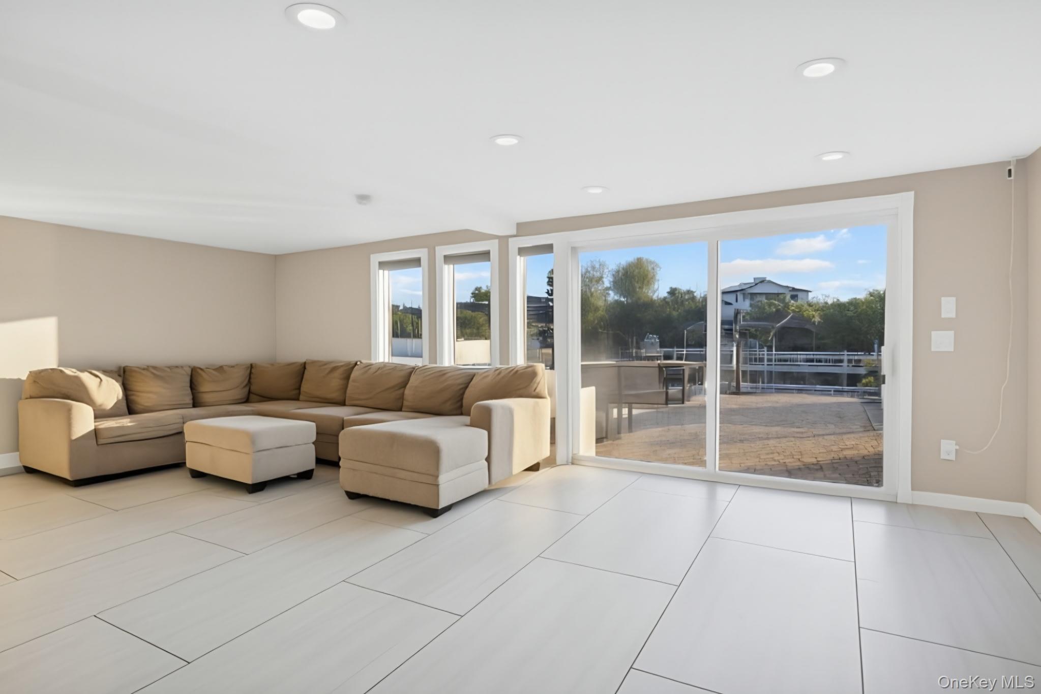 #4 photo, 3066 Ann Street, Baldwin Harbor , NY 11510