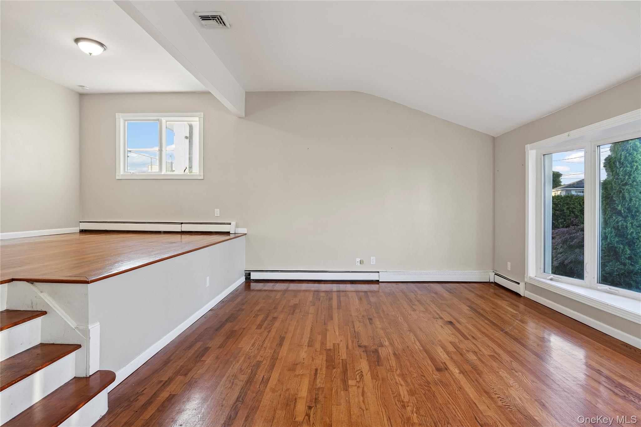 #8 photo, 3066 Ann Street, Baldwin Harbor , NY 11510