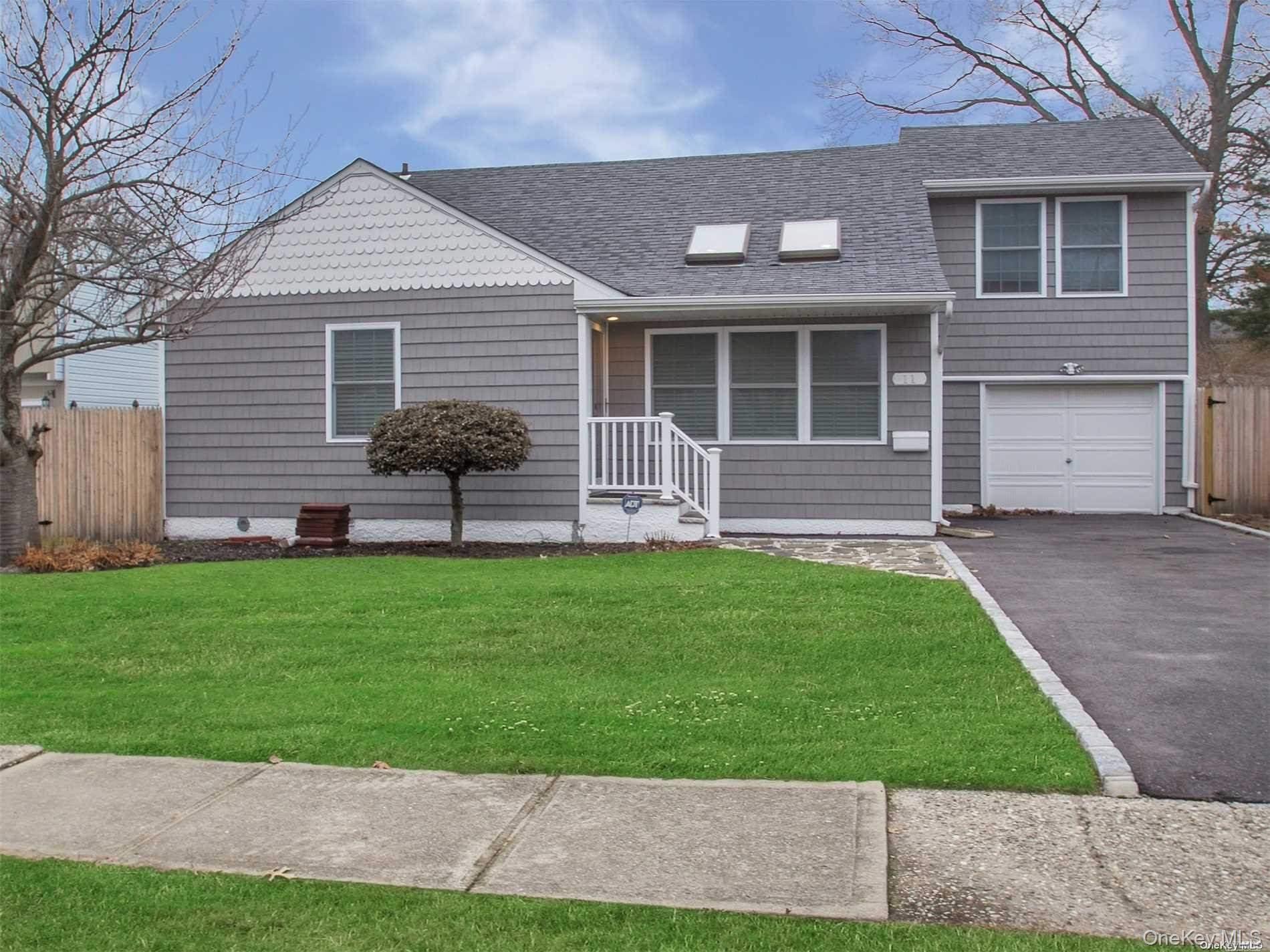 #1 photo, 11 Pratt Street, サフォーク郡 West Babylon , NY 11704