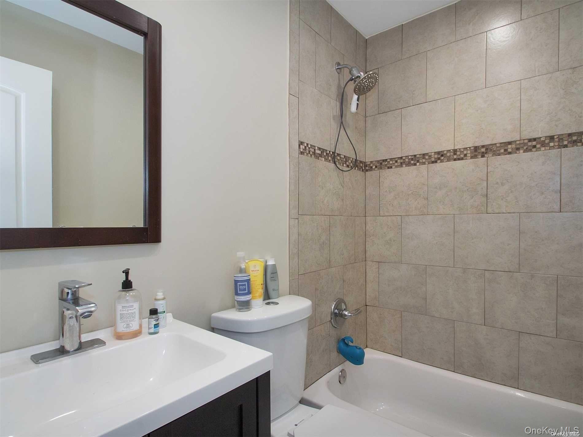 #12 photo, 11 Pratt Street, サフォーク郡 West Babylon , NY 11704