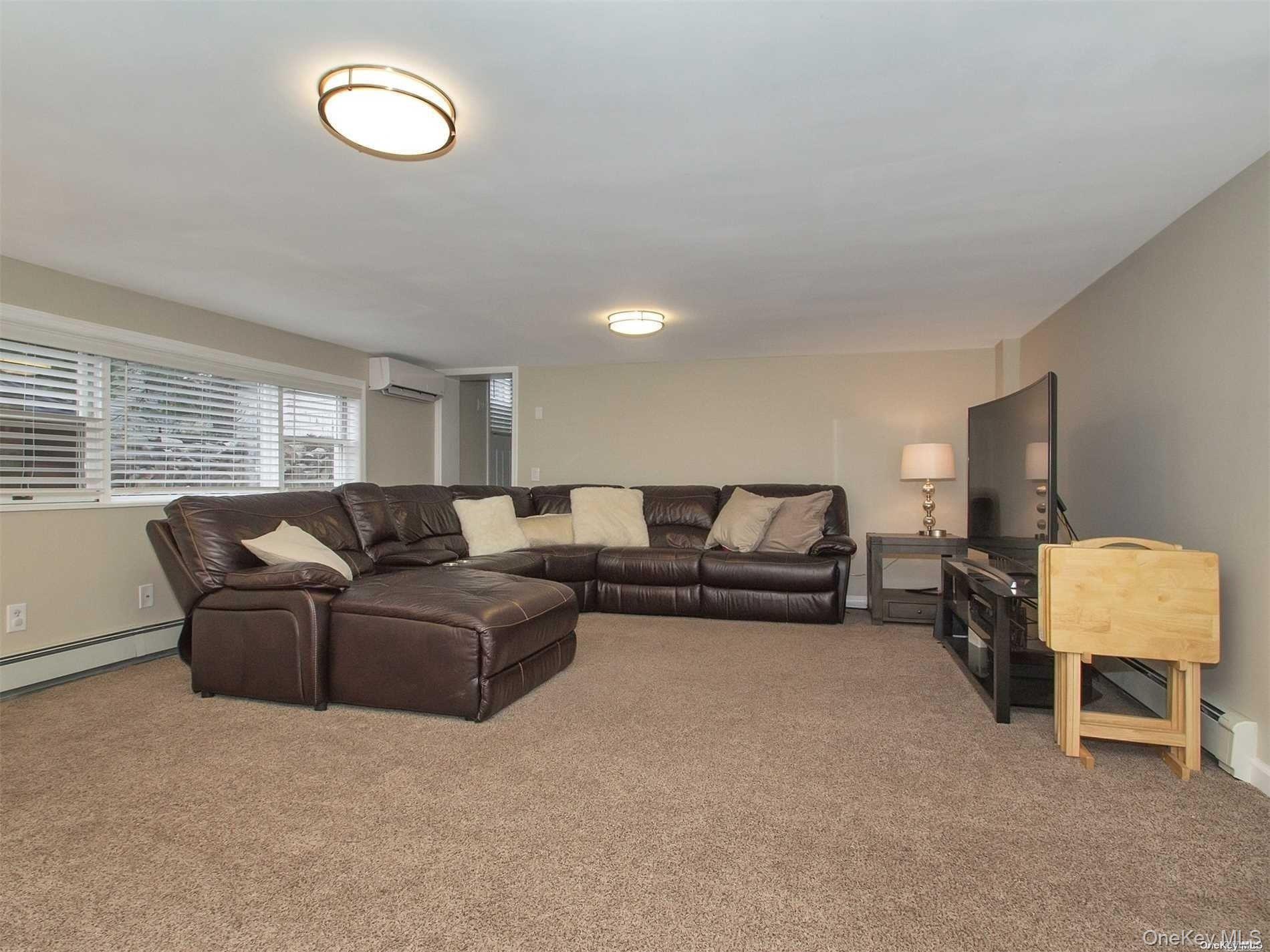 #8 photo, 11 Pratt Street, サフォーク郡 West Babylon , NY 11704