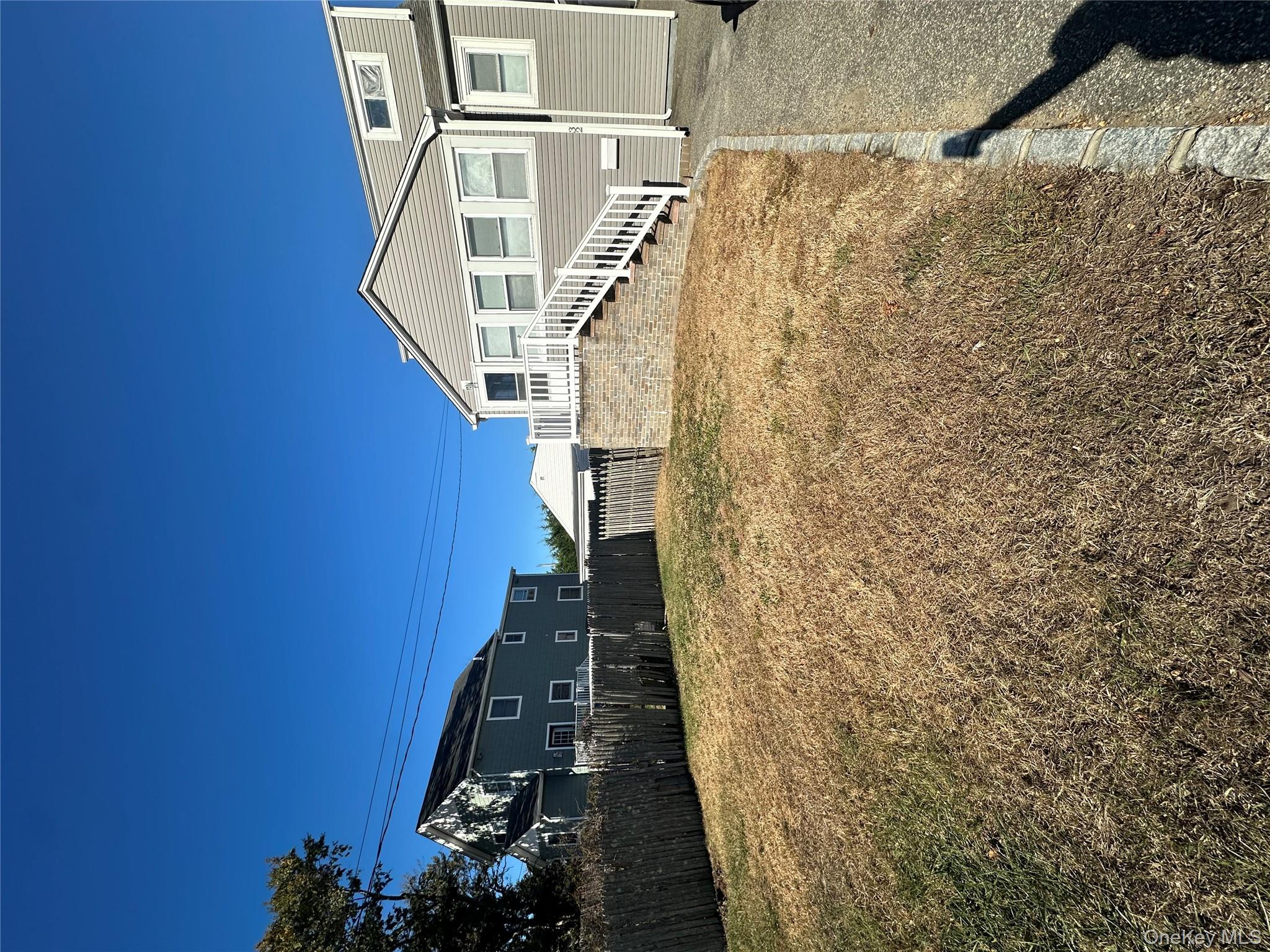 #1 photo, 32 McKinley Avenue, サフォーク郡 Lindenhurst , NY 11757