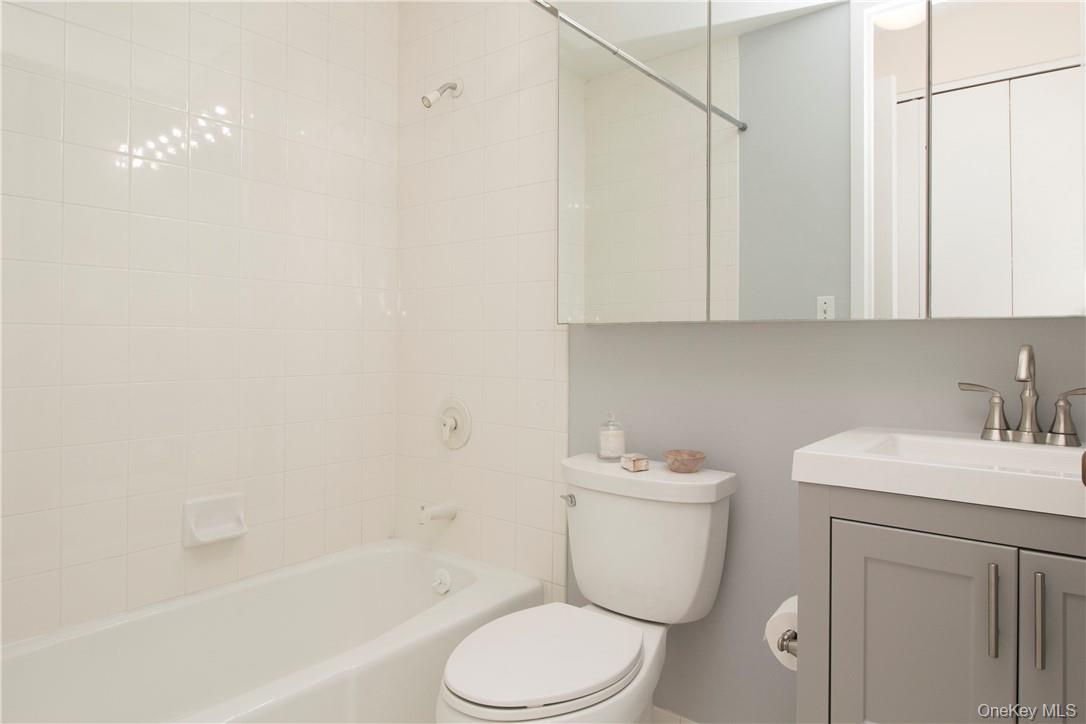 #17 photo, 35 N Chatsworth Avenue, Larchmont , NY 10538