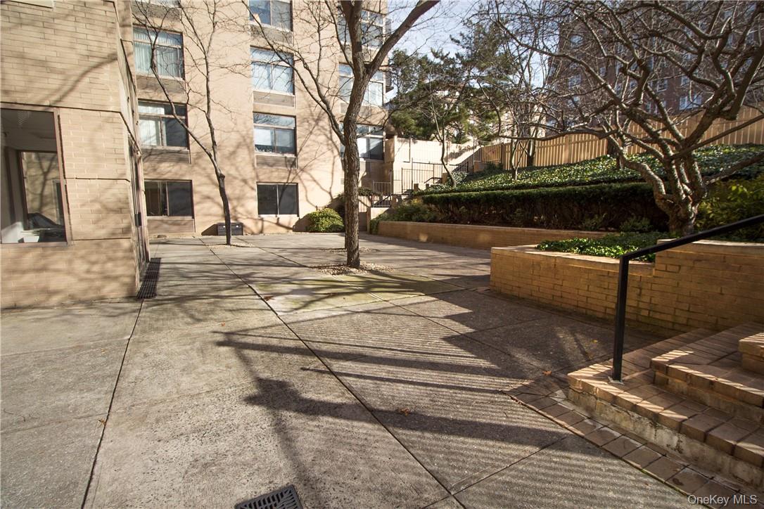 #20 photo, 35 N Chatsworth Avenue, Larchmont , NY 10538